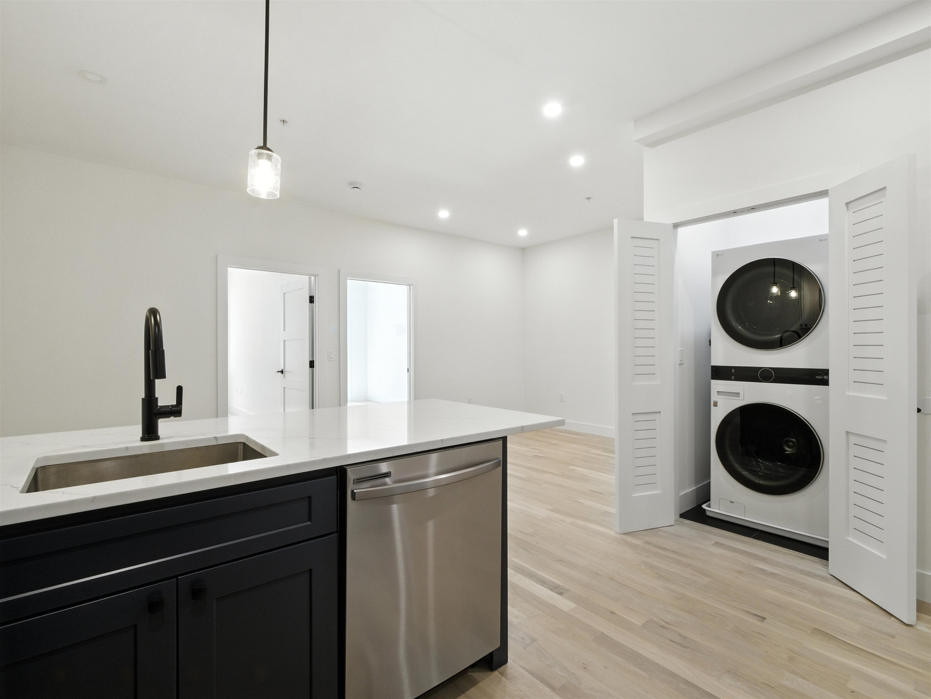 633 NEWARK AVE Unit: 201