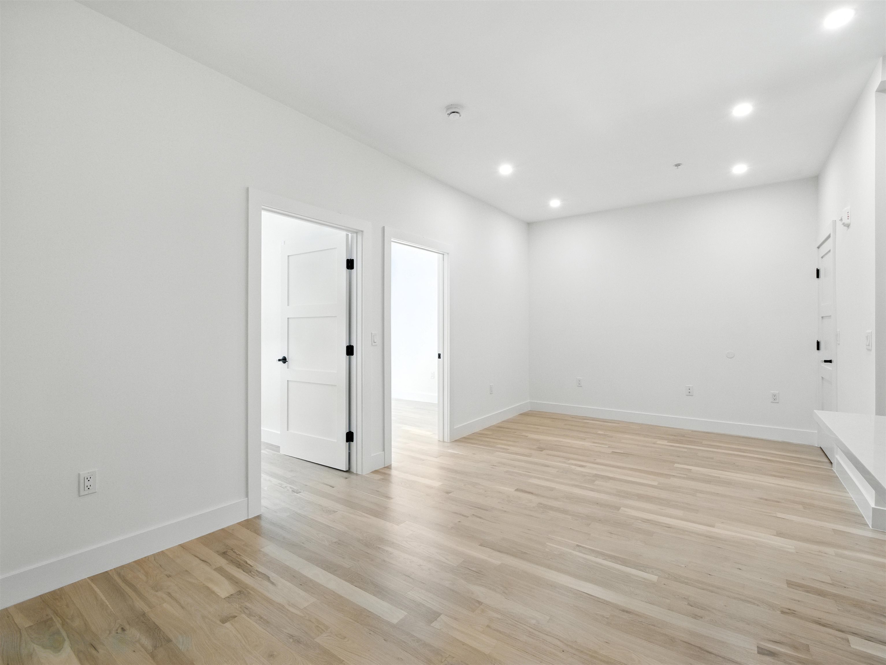 633 NEWARK AVE Unit: 201