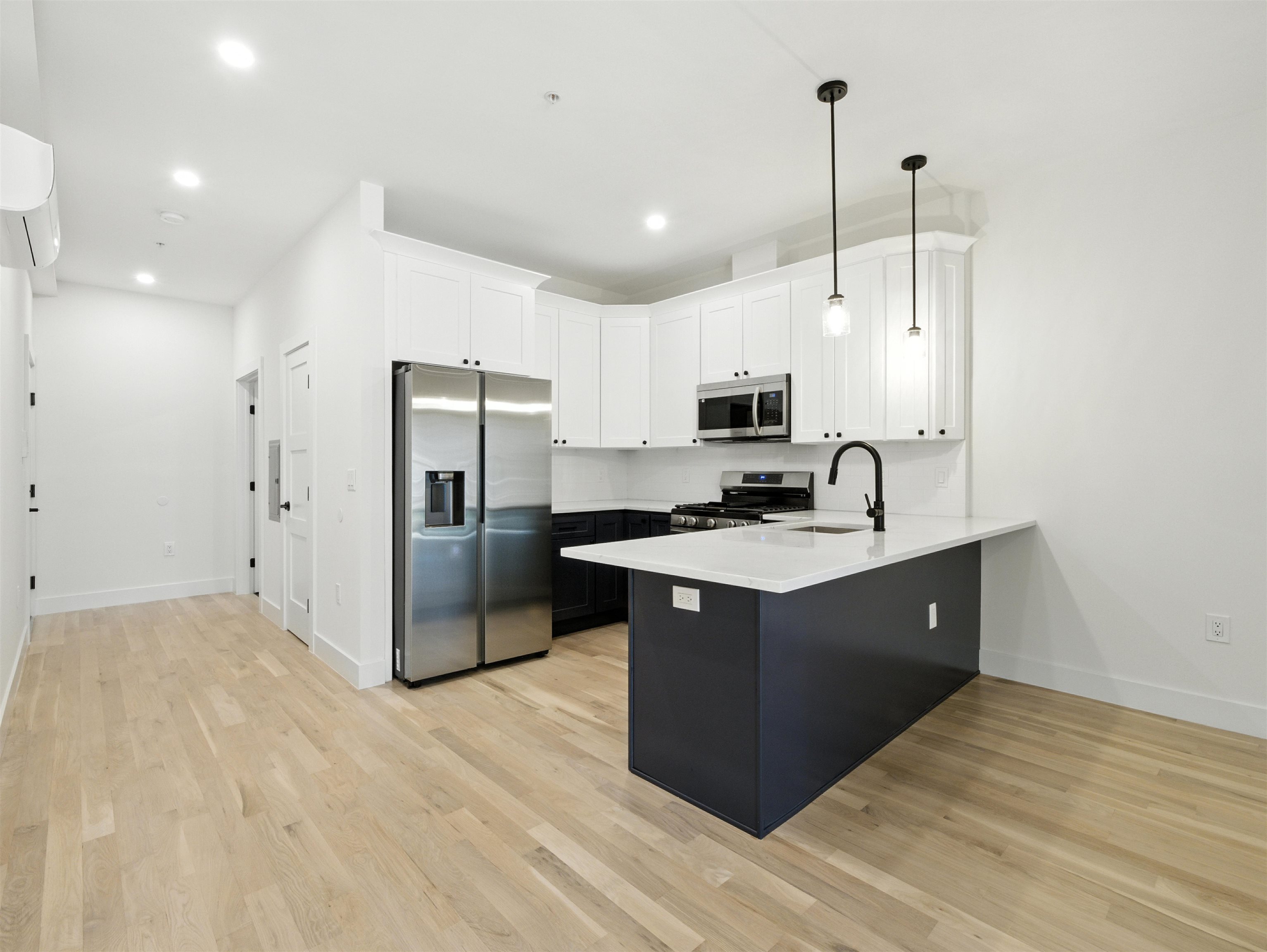 633 NEWARK AVE Unit: 201