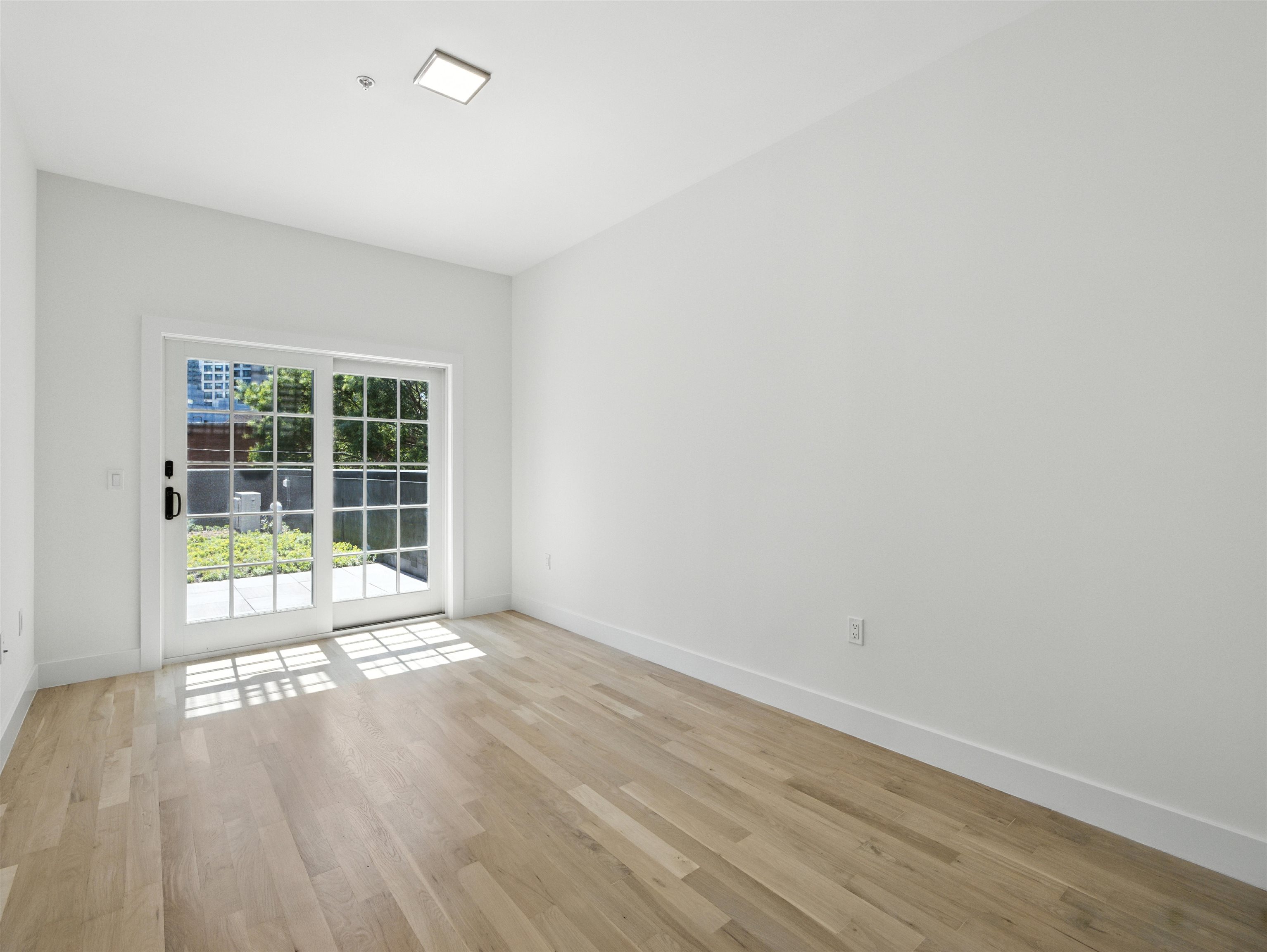 633 NEWARK AVE Unit: 201