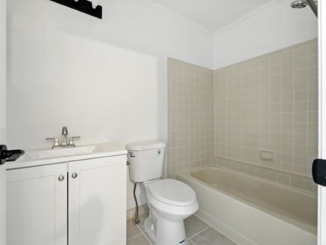 206 ASH CT