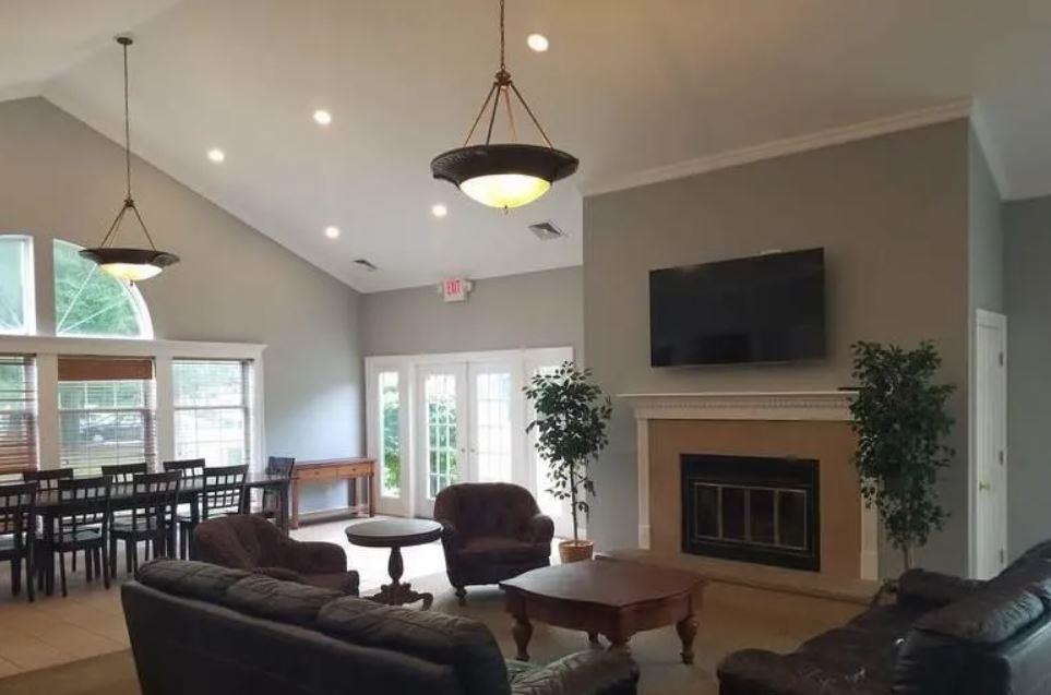 206 ASH CT