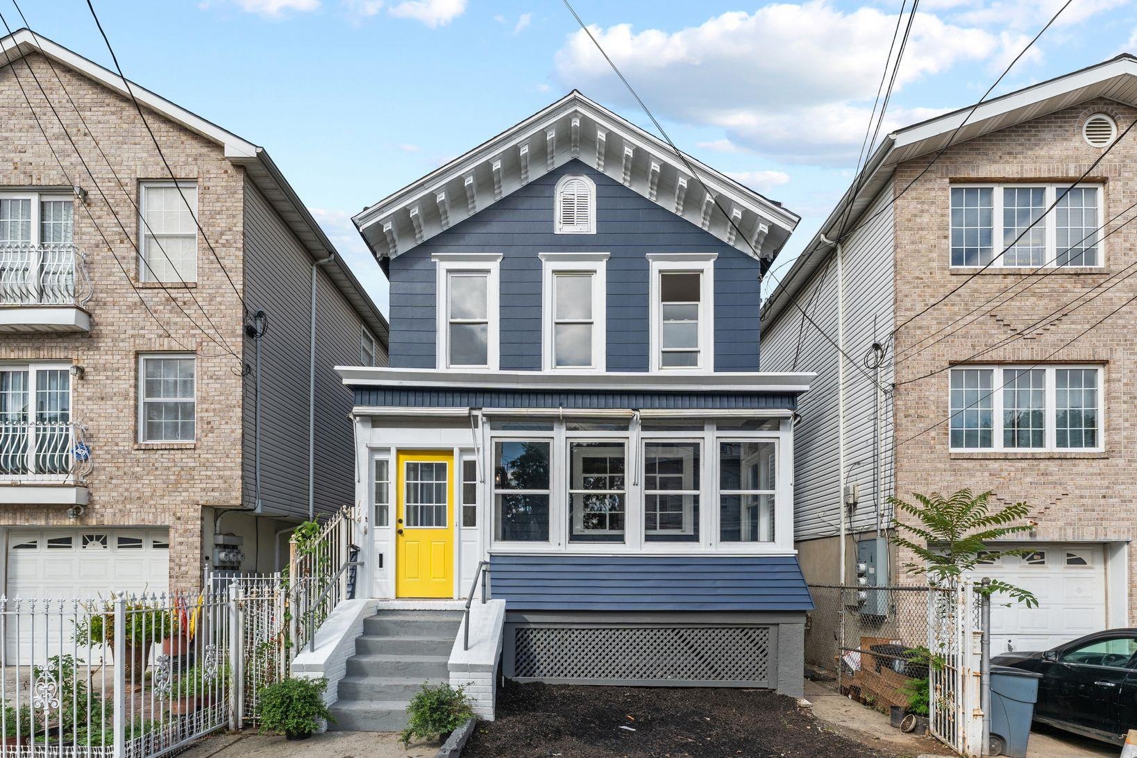 114 OAK ST