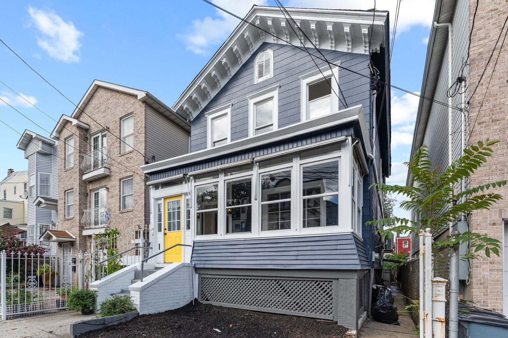 114 OAK ST