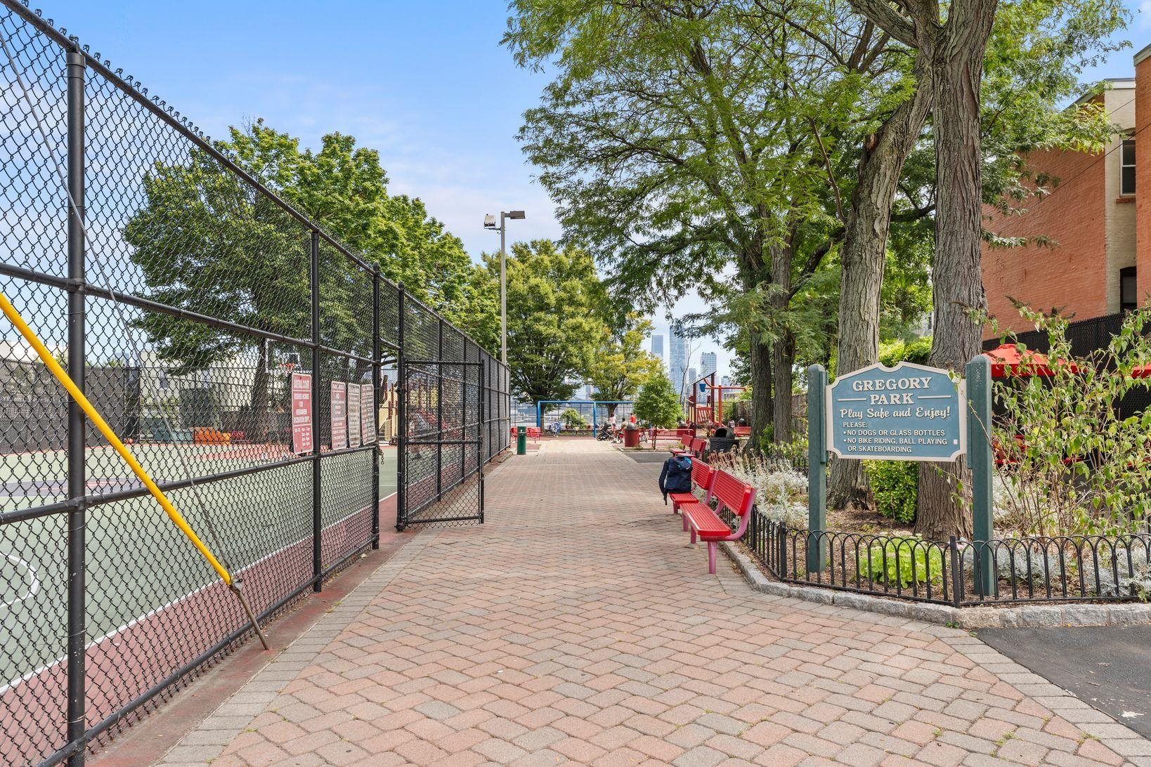 2402 PALISADE AVE Unit: APT 2