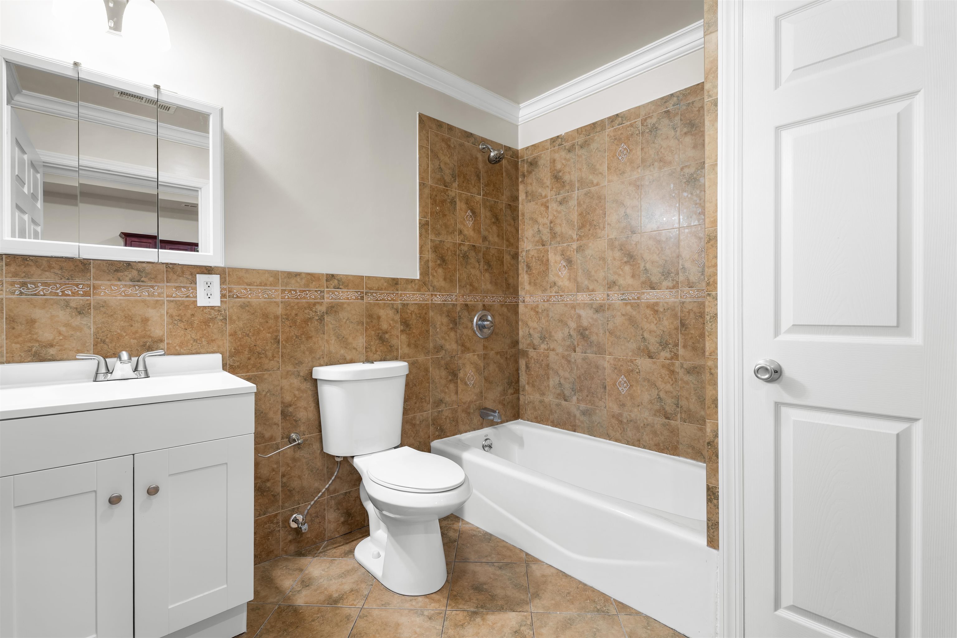 2402 PALISADE AVE Unit: APT 2