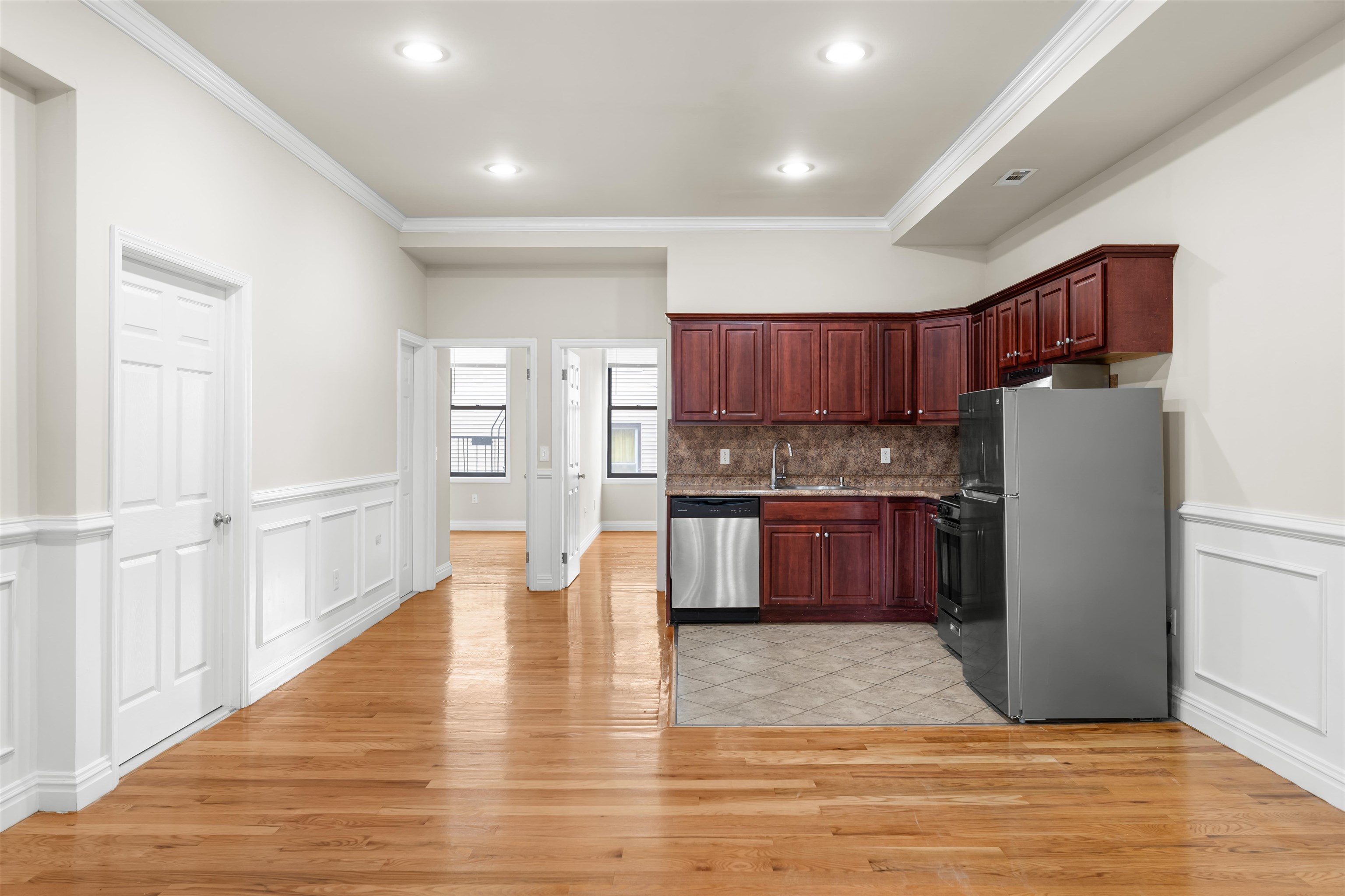 2402 PALISADE AVE Unit: APT 2