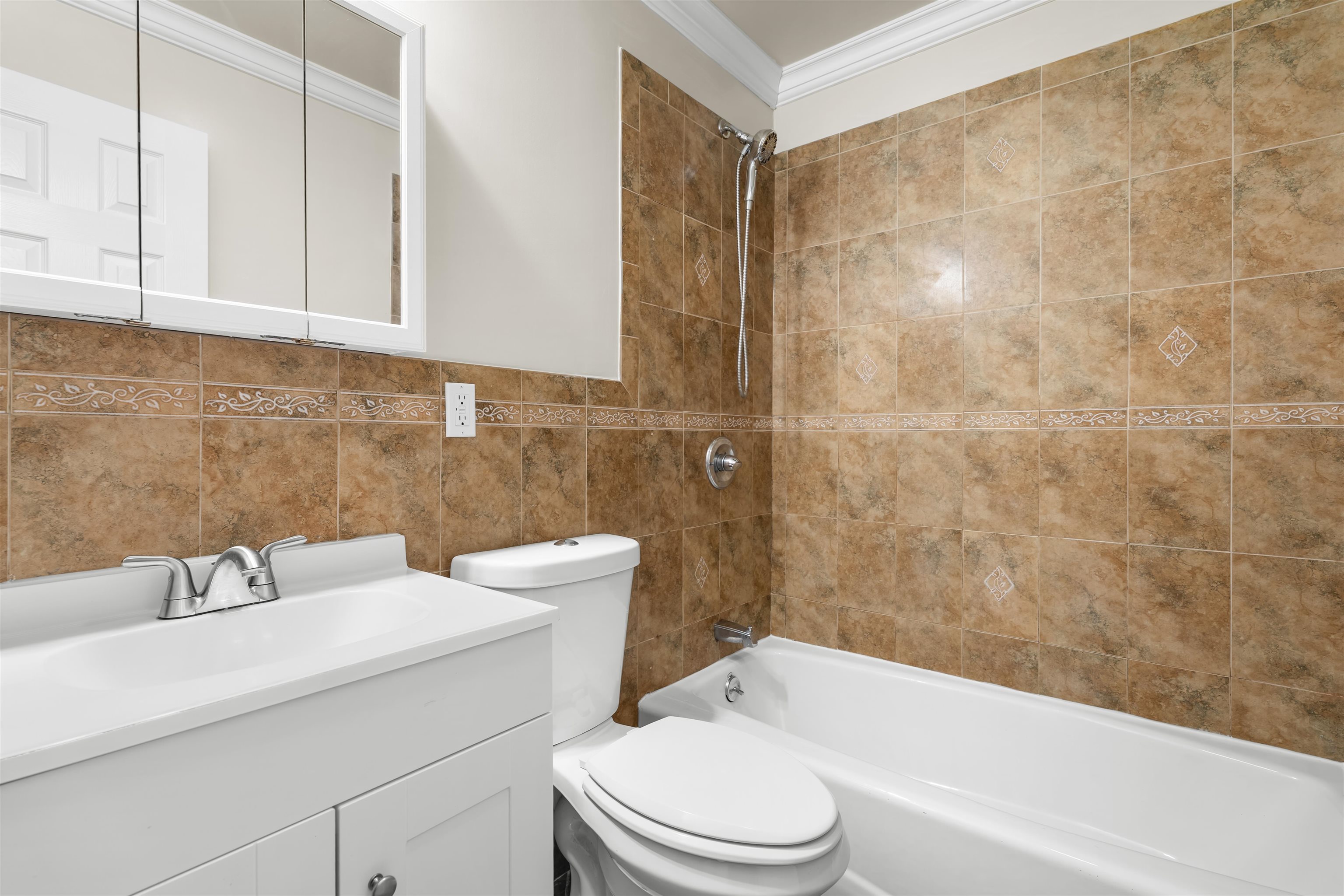 2402 PALISADE AVE Unit: APT 2