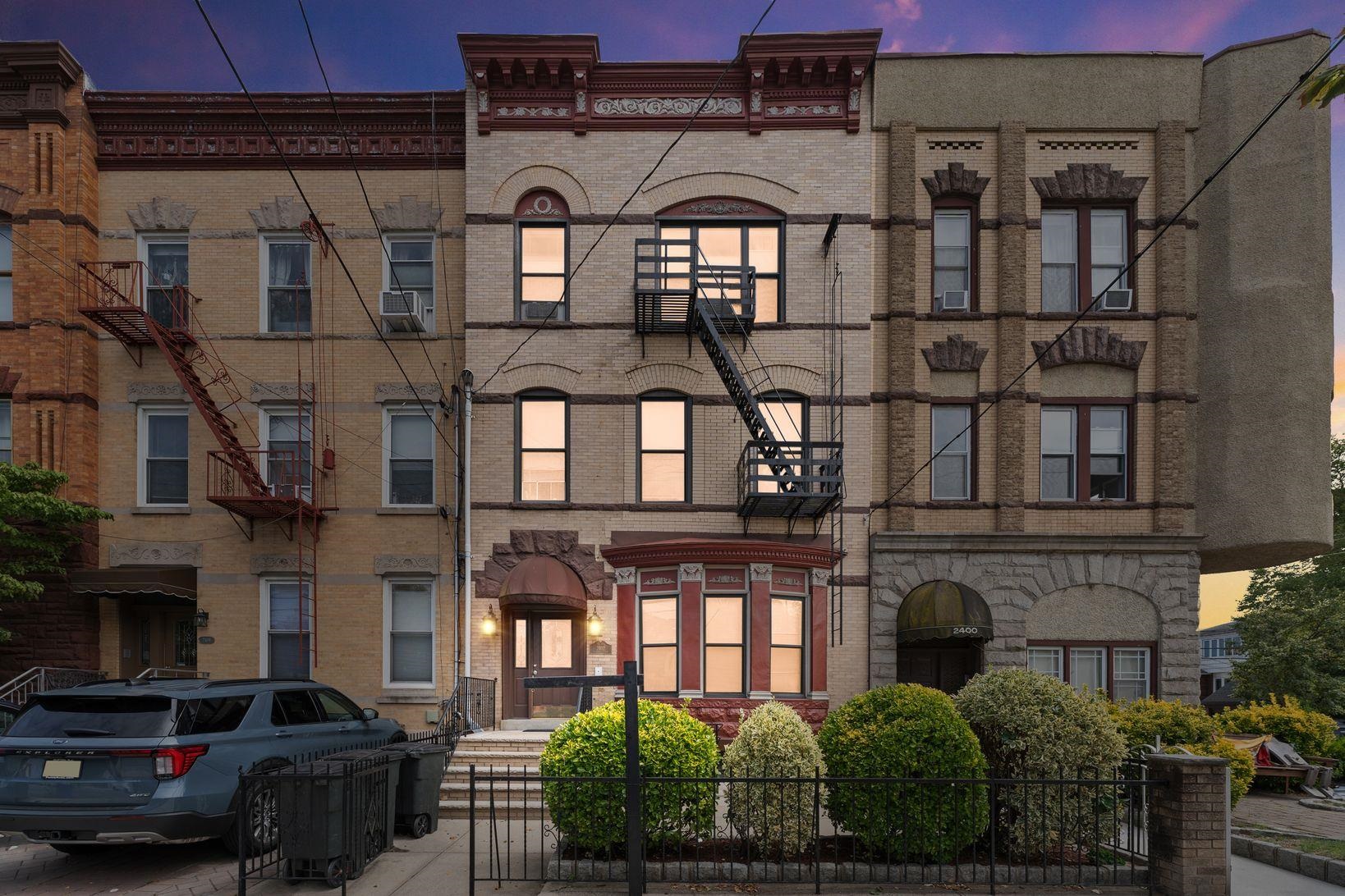 2402 PALISADE AVE Unit: APT 2