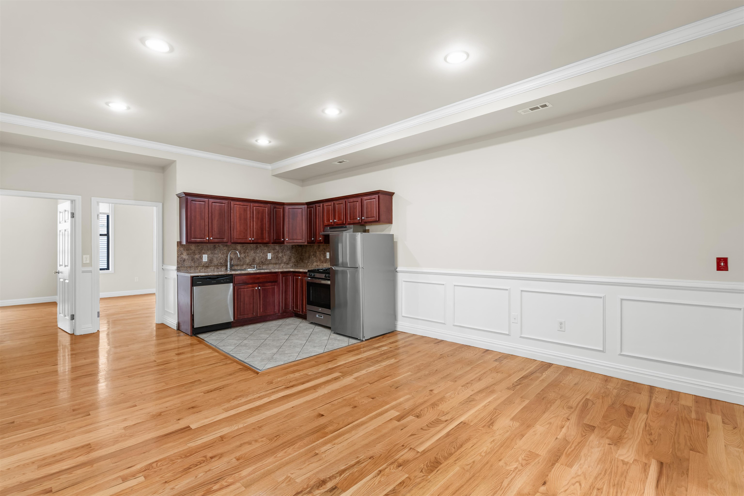 2402 PALISADE AVE Unit: APT 2