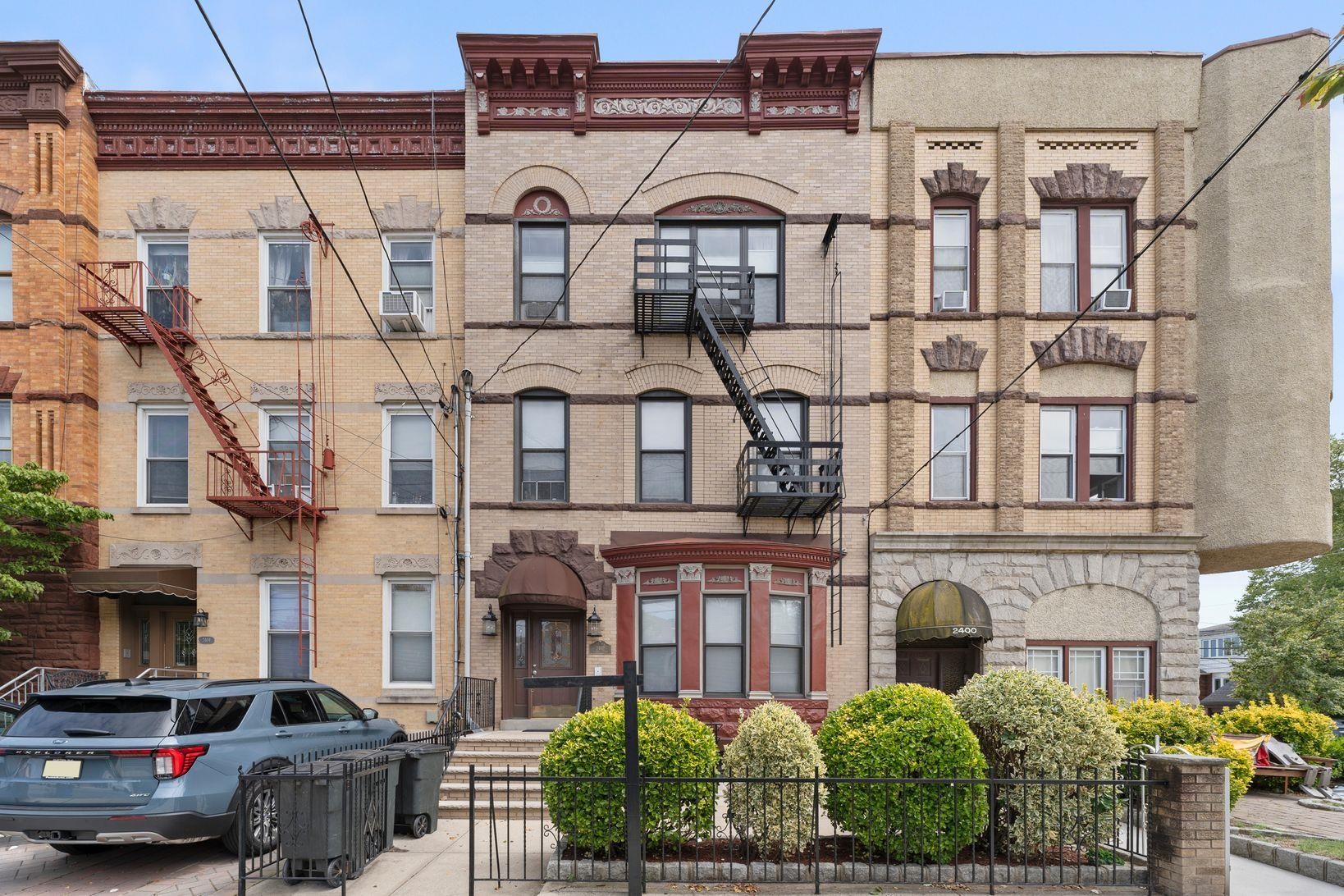 2402 PALISADE AVE Unit: APT 2