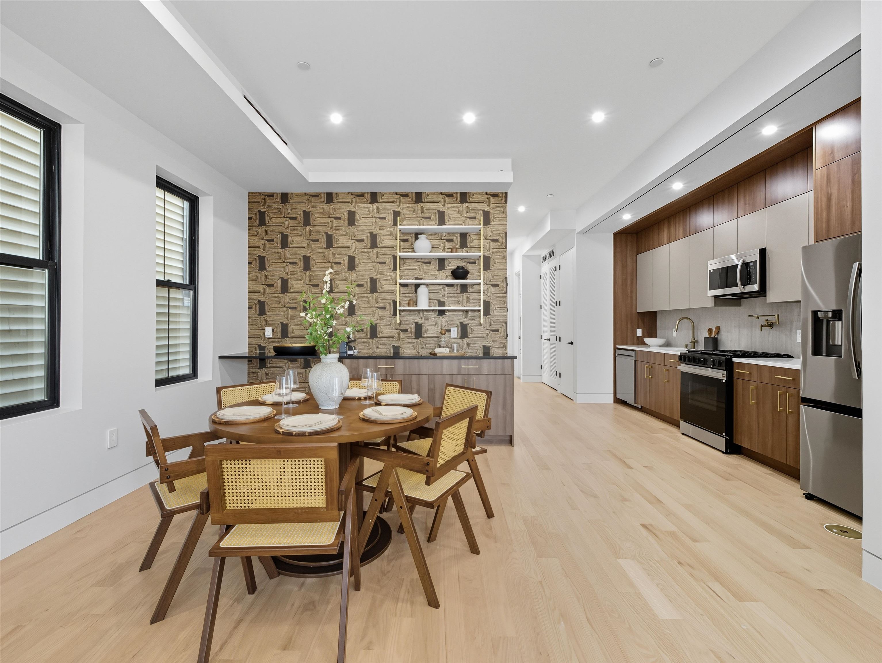 29 ARMSTRONG AVE Unit: 1L