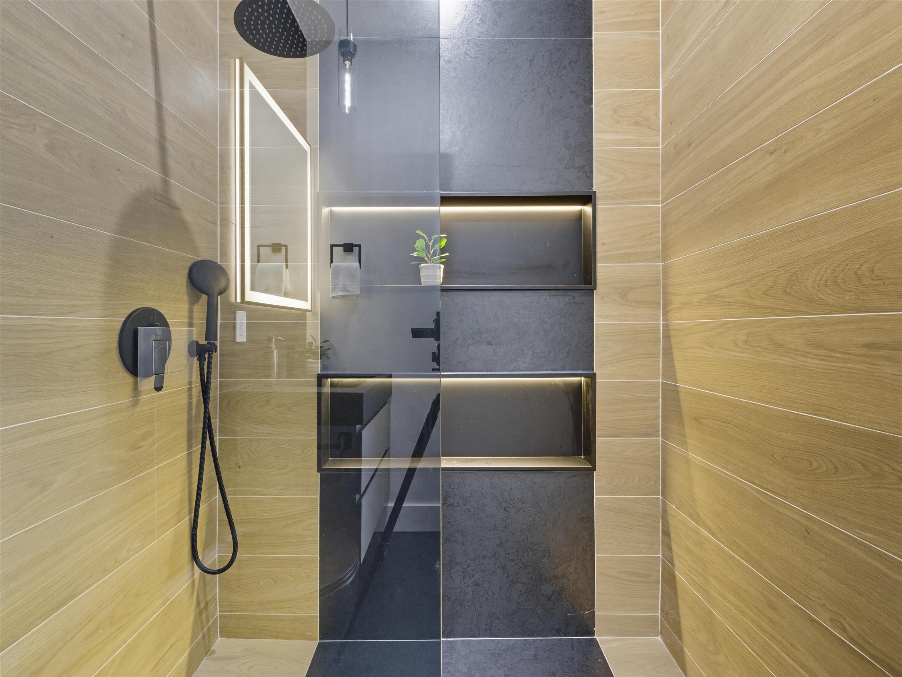 29 ARMSTRONG AVE Unit: 1L