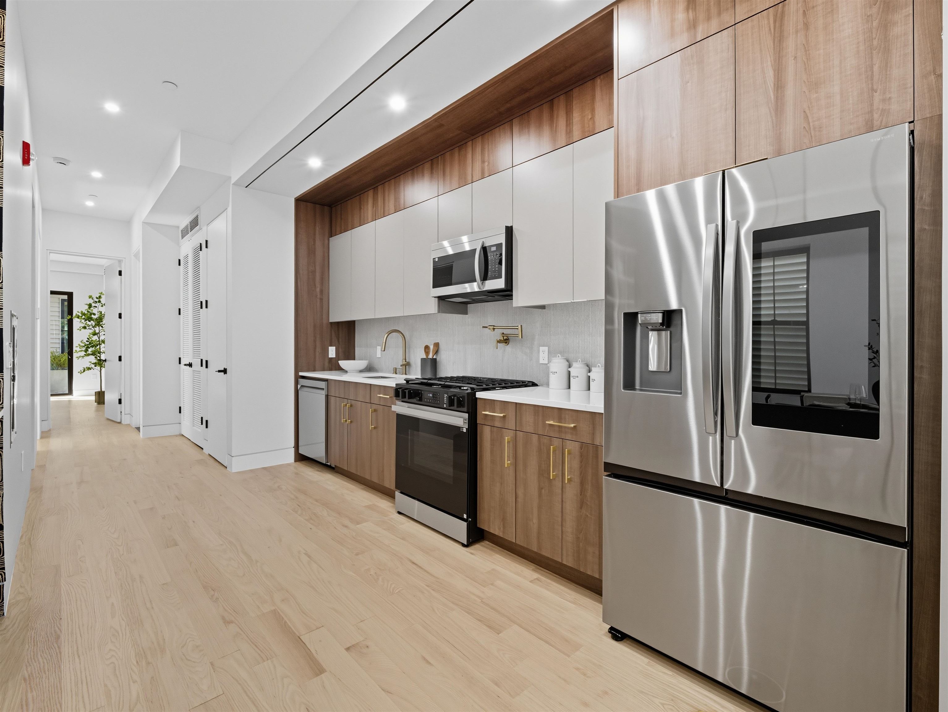 29 ARMSTRONG AVE Unit: 1L