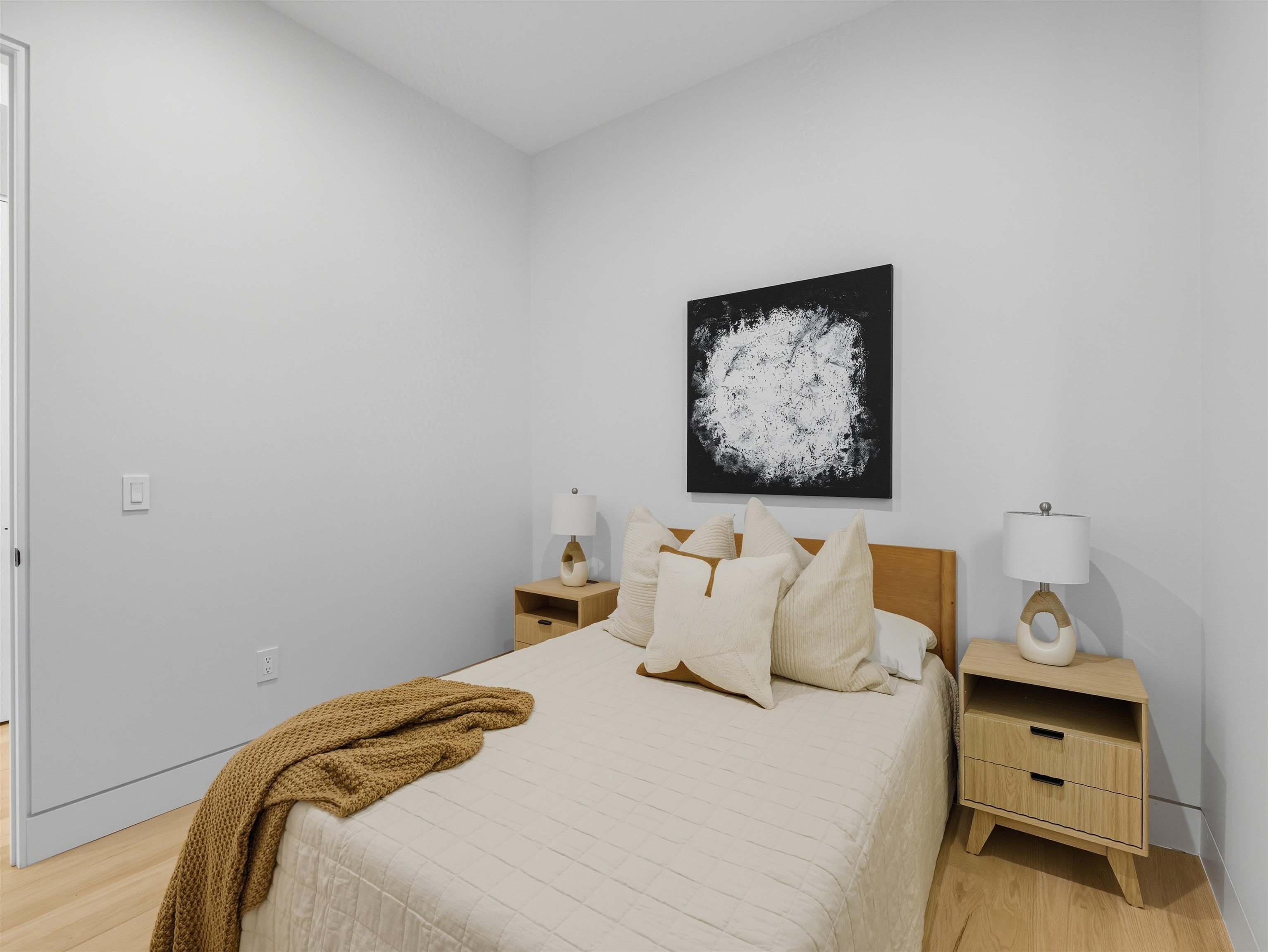 29 ARMSTRONG AVE Unit: 1L
