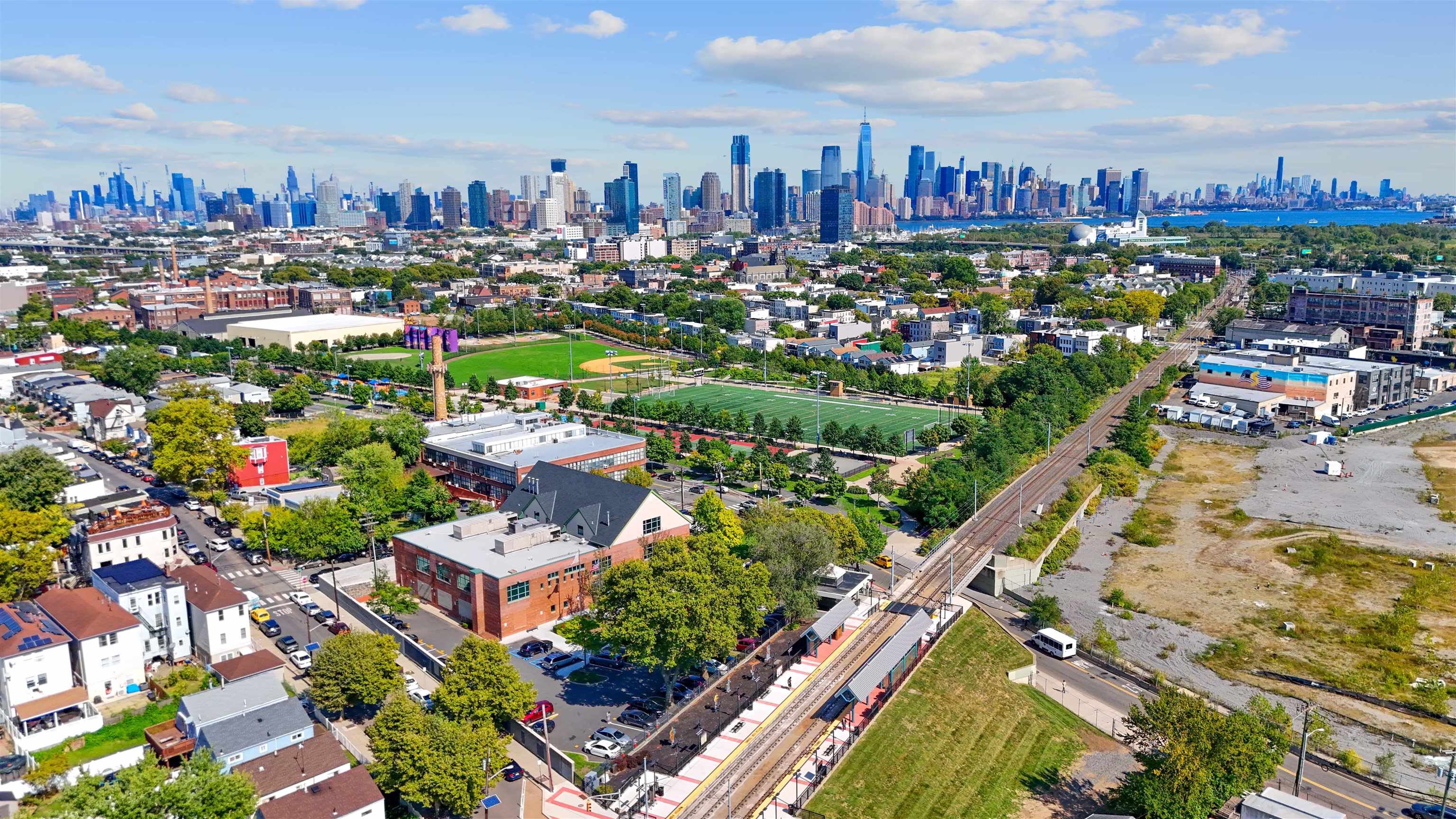 29 ARMSTRONG AVE Unit: 1L