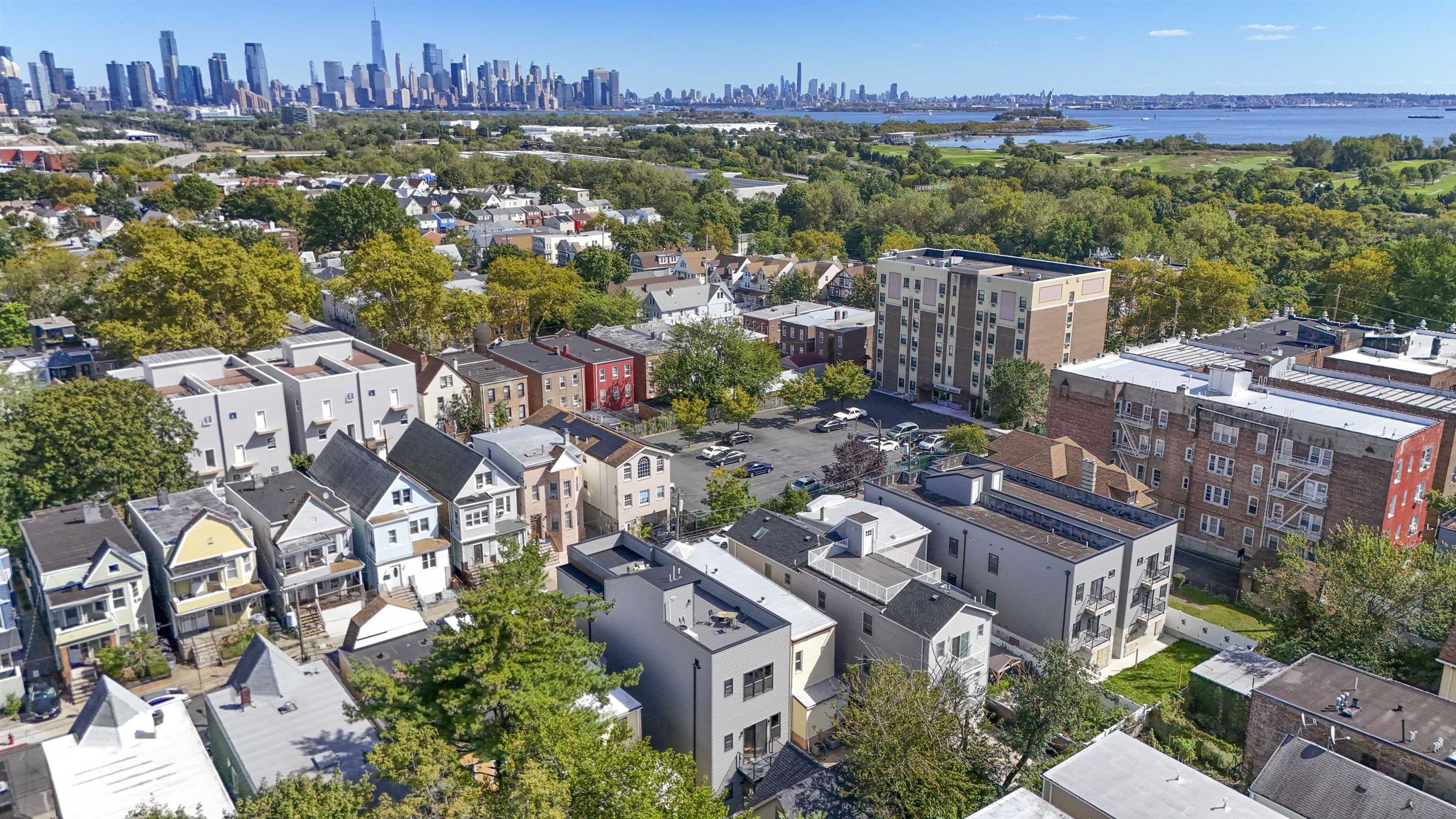 29 ARMSTRONG AVE Unit: 1L