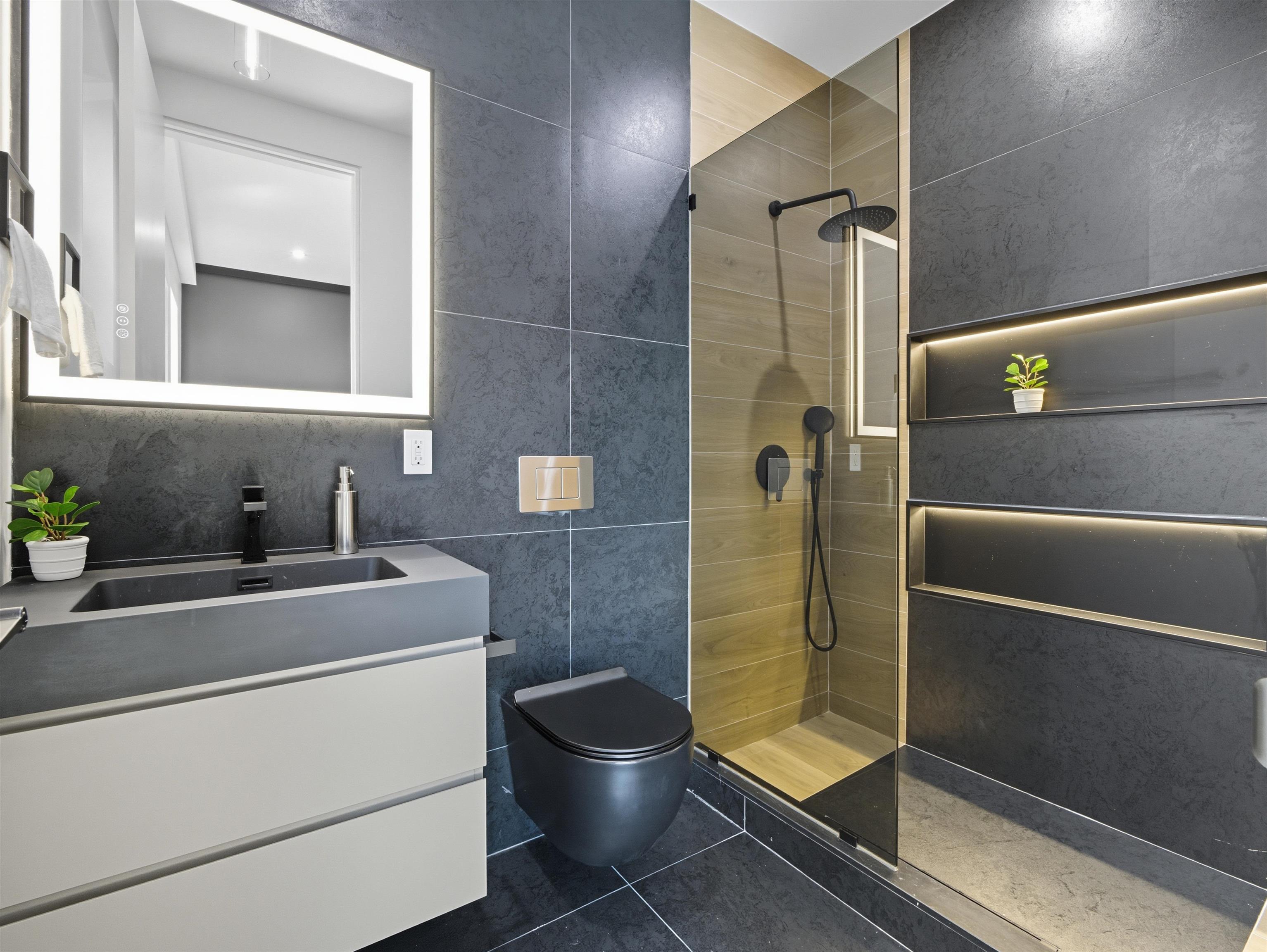 29 ARMSTRONG AVE Unit: 1L