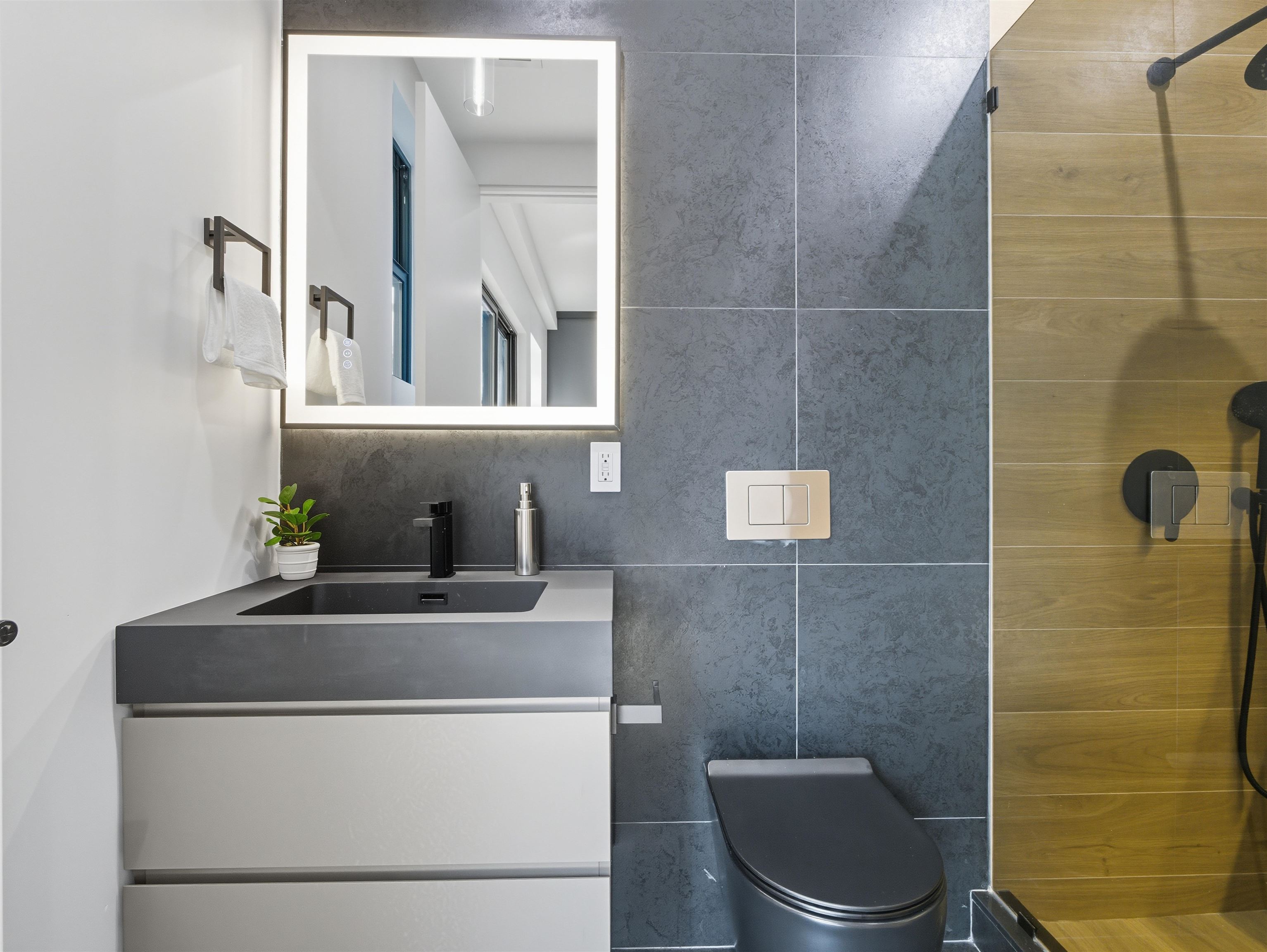 29 ARMSTRONG AVE Unit: 1L