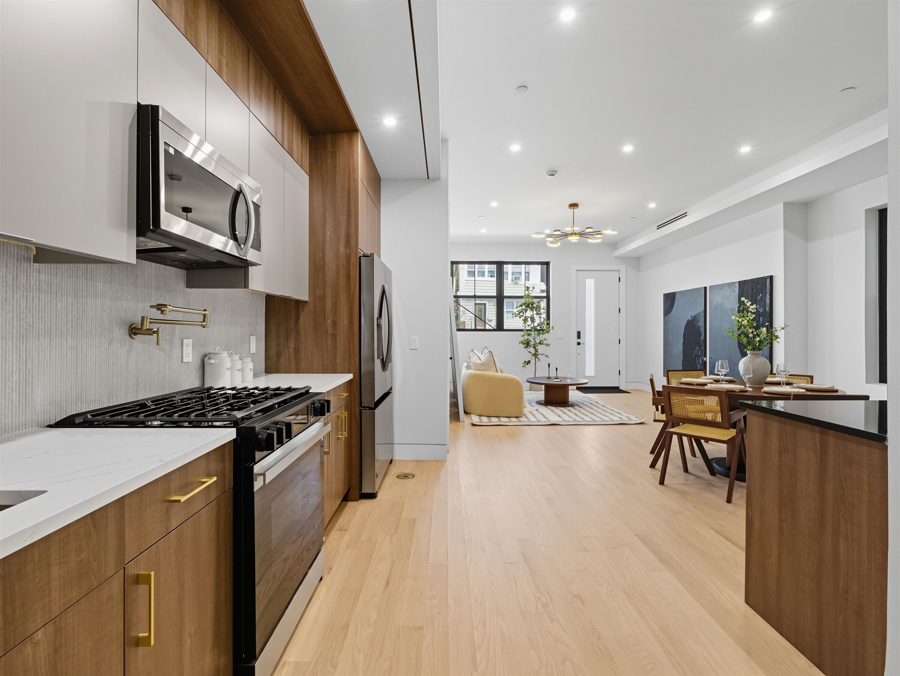 29 ARMSTRONG AVE Unit: 1L