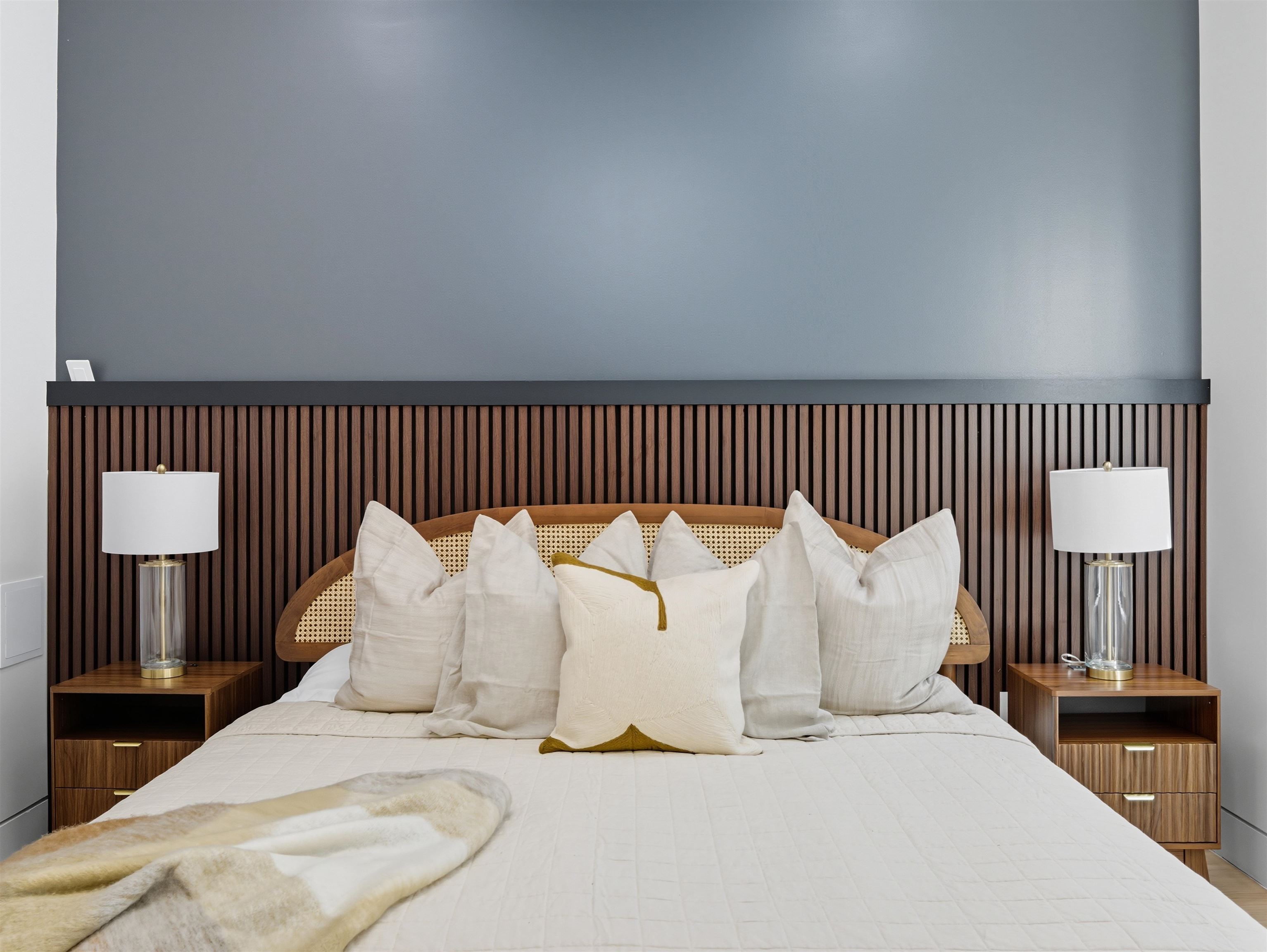 29 ARMSTRONG AVE Unit: 1L