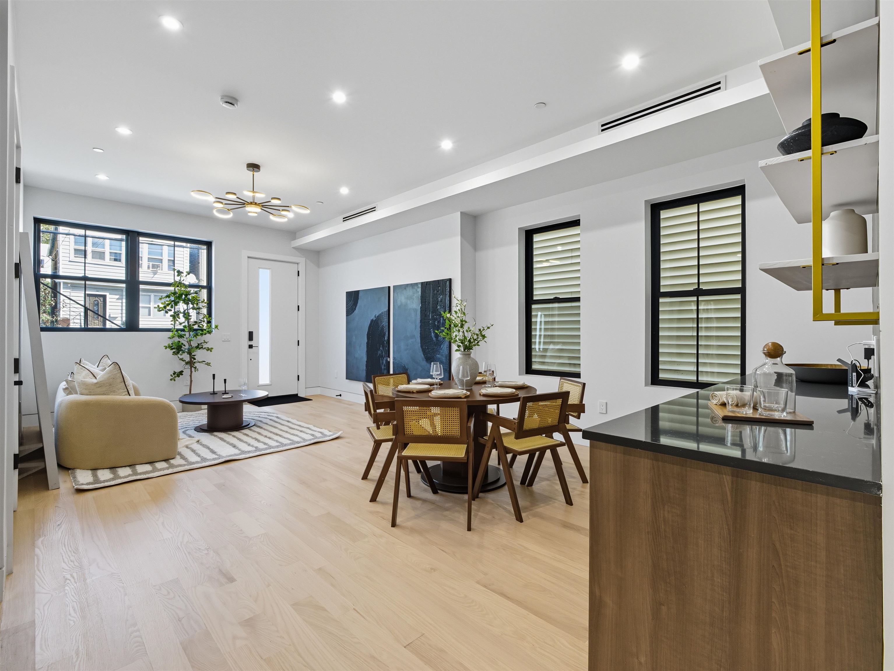 29 ARMSTRONG AVE Unit: 1L