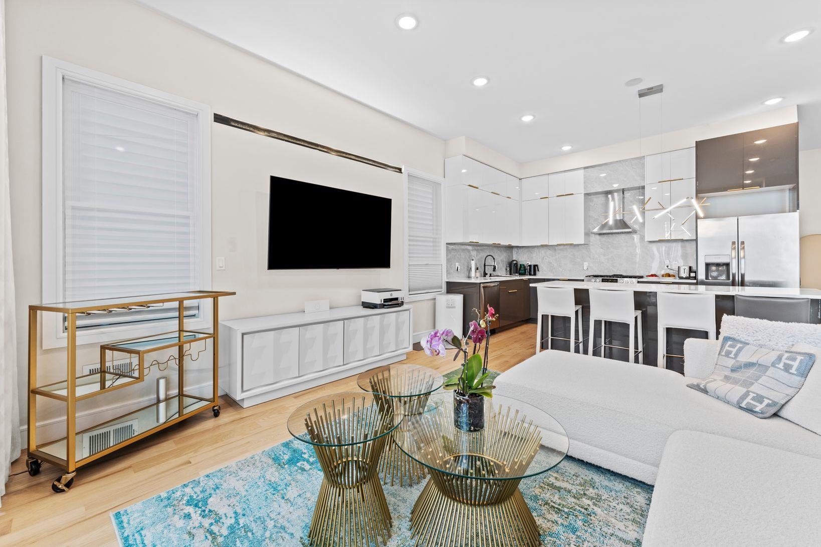 93 PEARSALL AVE Unit: 1-2