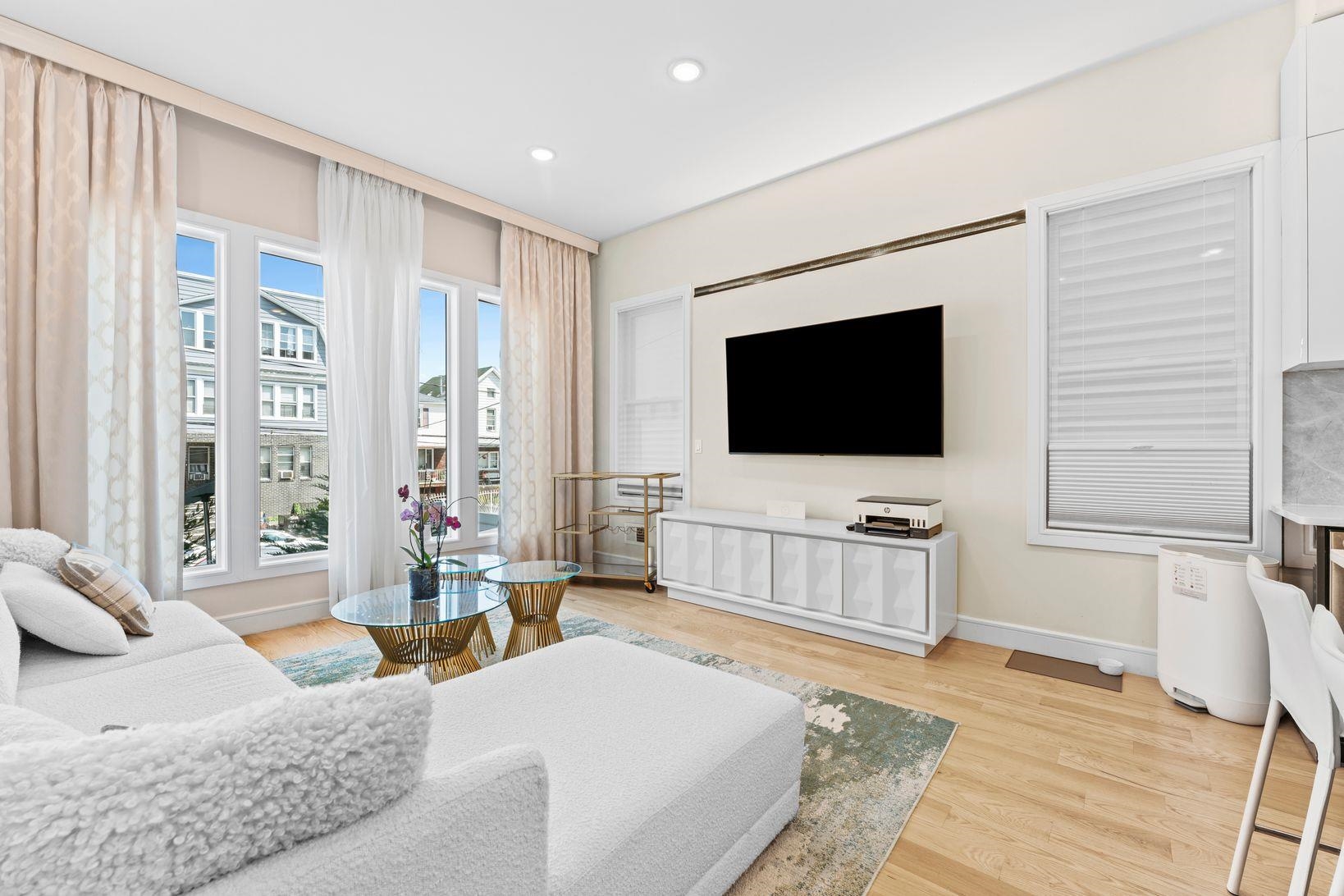 93 PEARSALL AVE Unit: 1-2