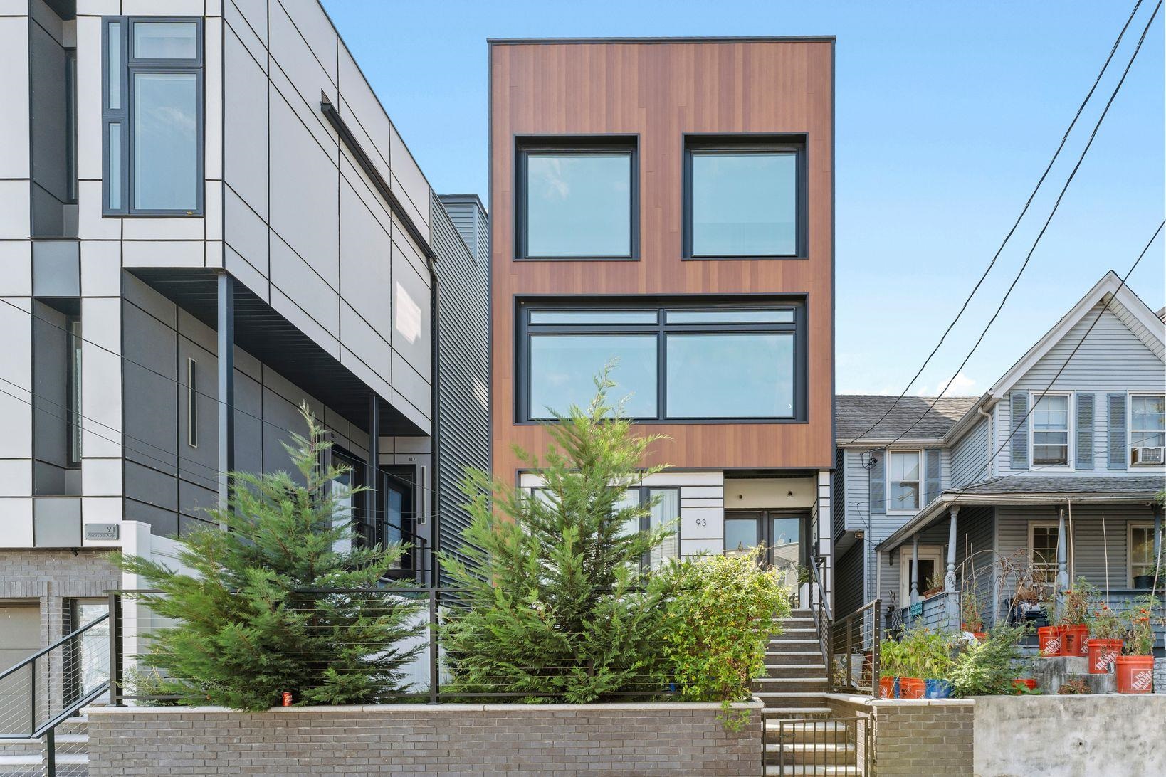 93 PEARSALL AVE Unit: 1-2