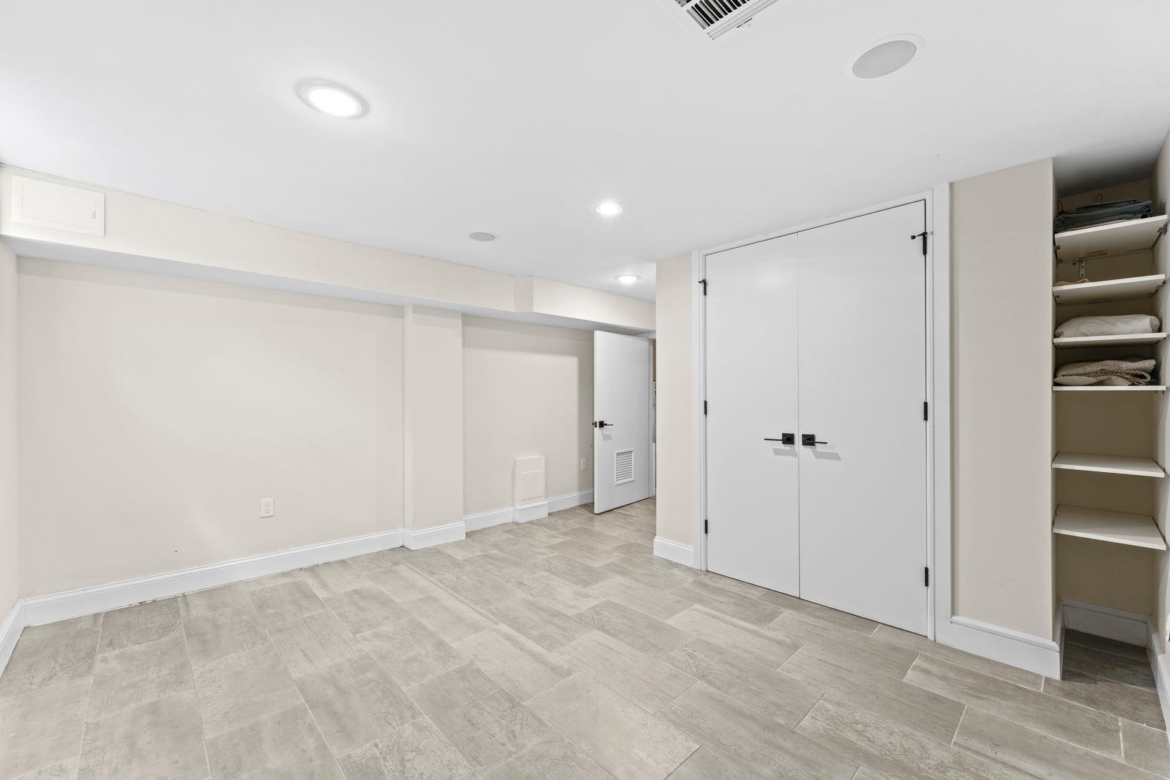 93 PEARSALL AVE Unit: 1-2