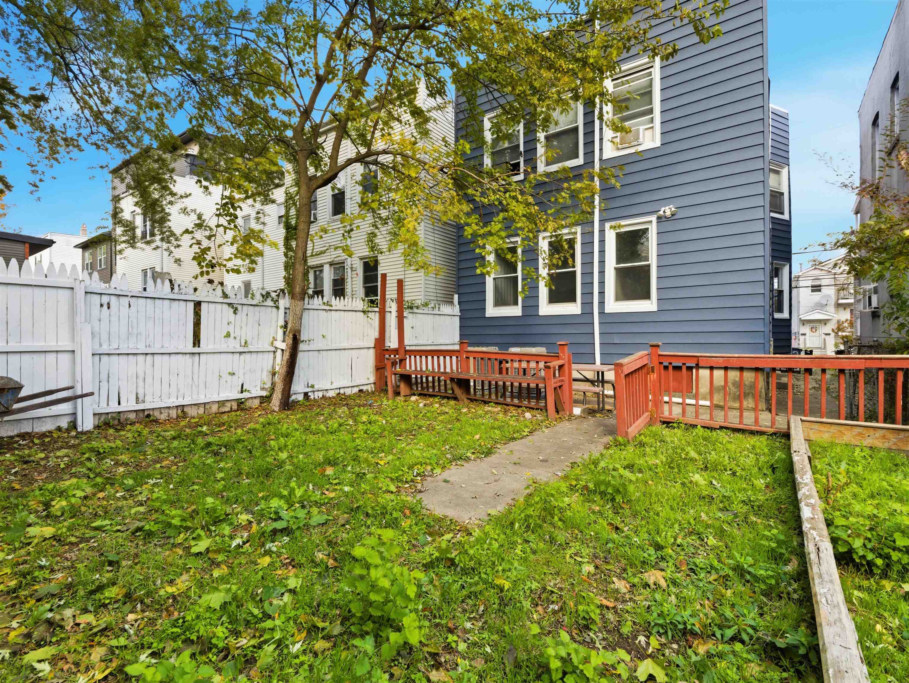 23 BAYVIEW AVE Unit: 1