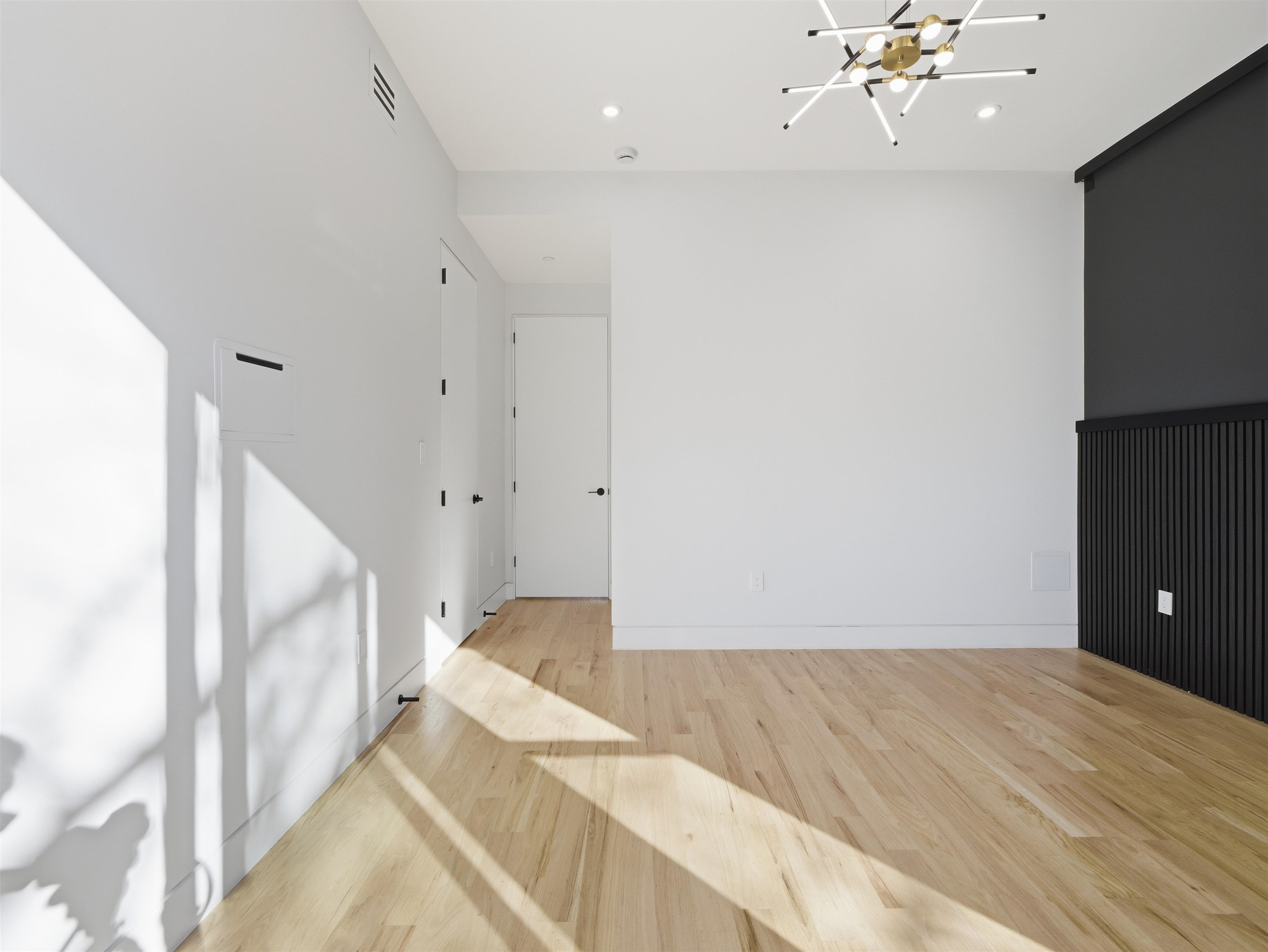 29 ARMSTRONG AVE Unit: 2L