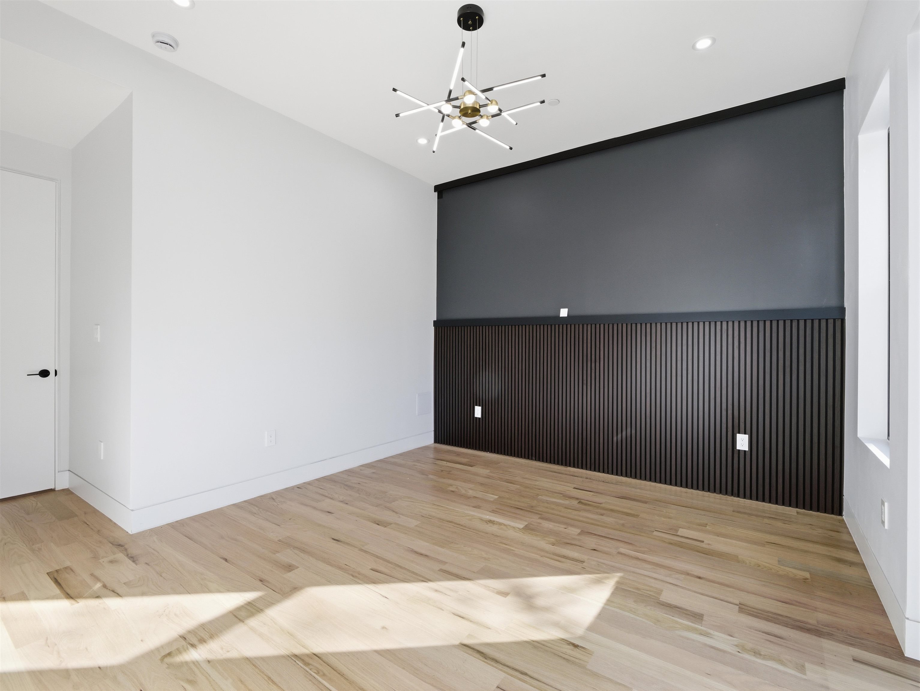 29 ARMSTRONG AVE Unit: 2L