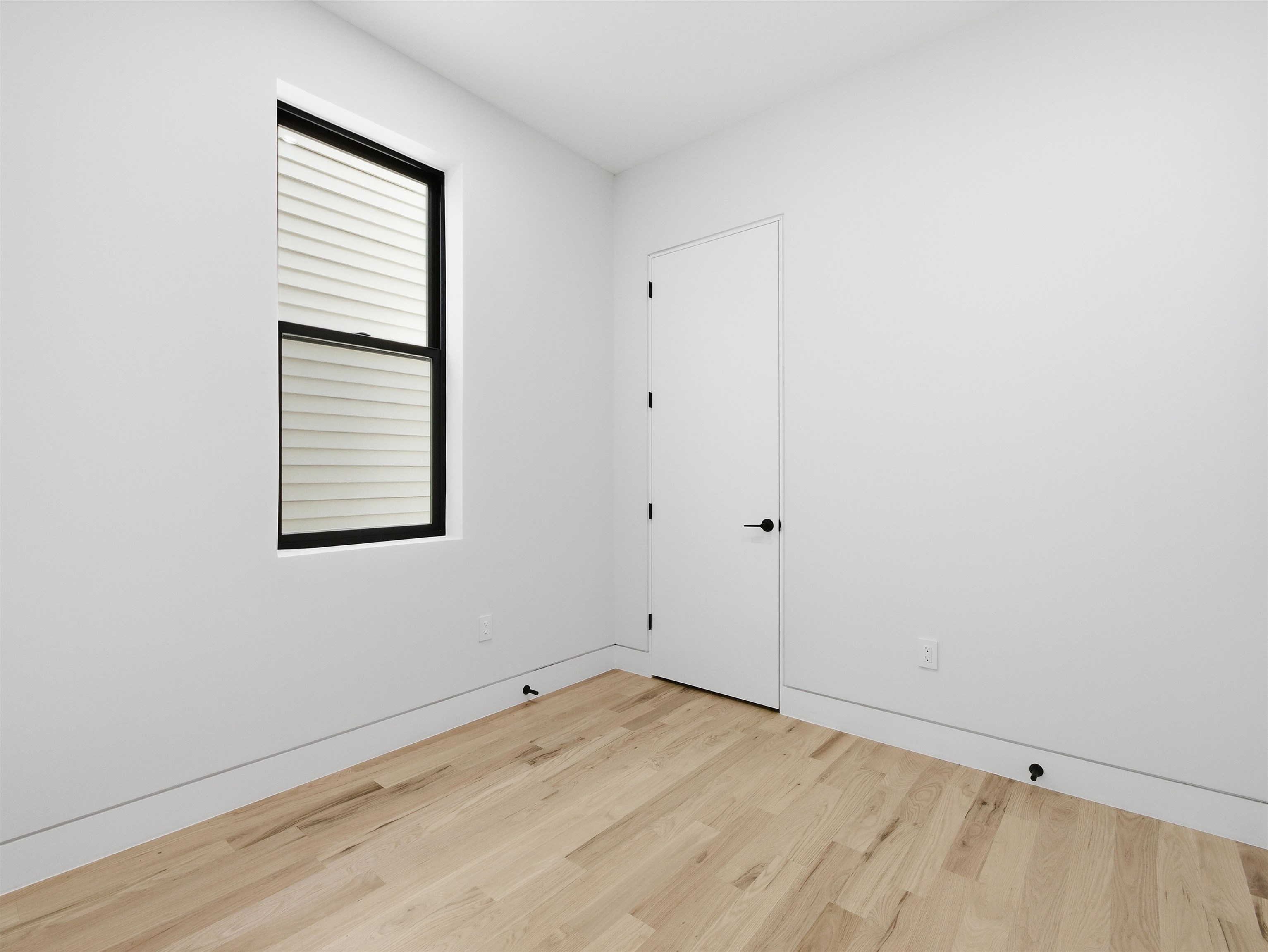 29 ARMSTRONG AVE Unit: 2L