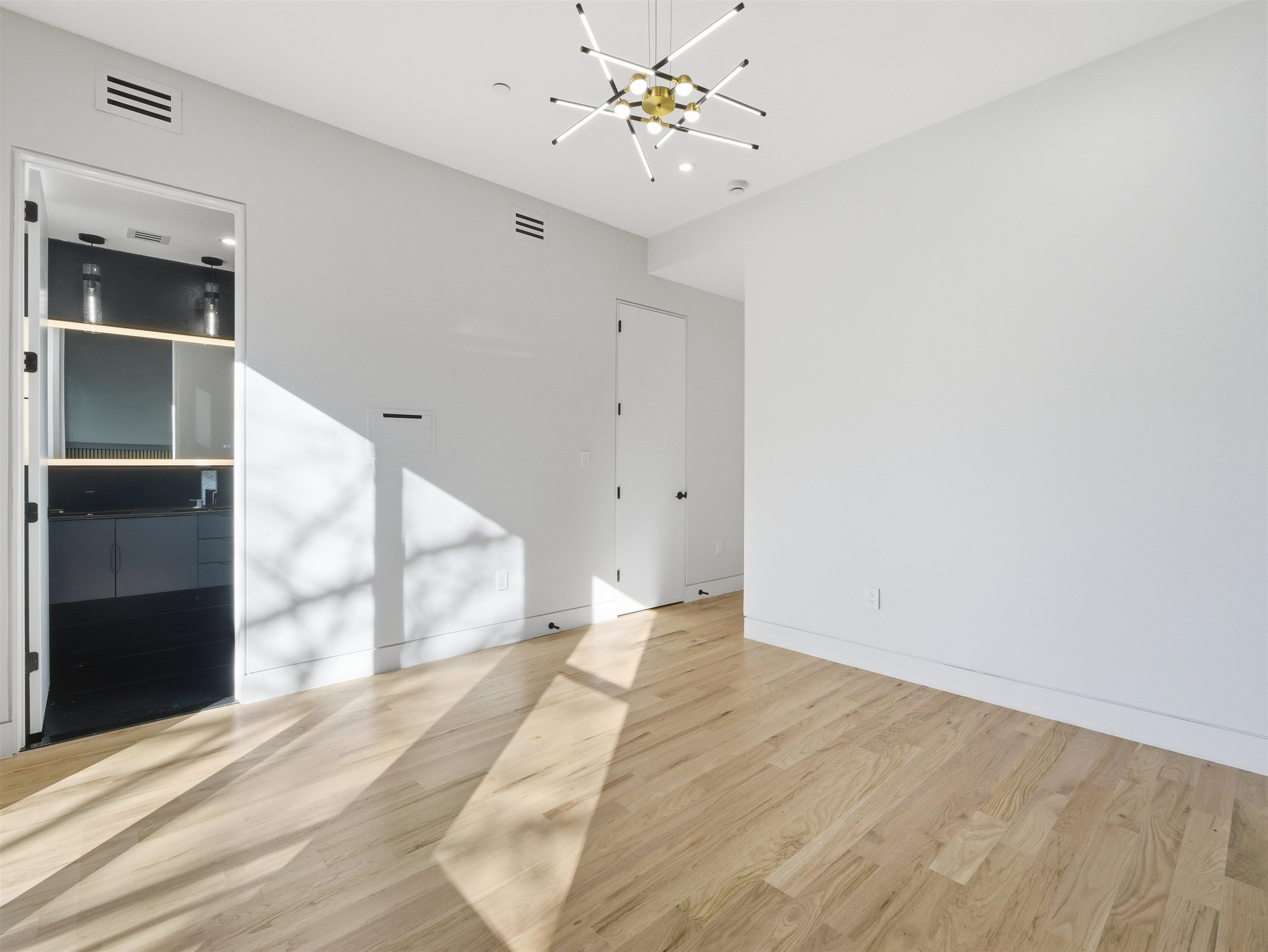 29 ARMSTRONG AVE Unit: 2L