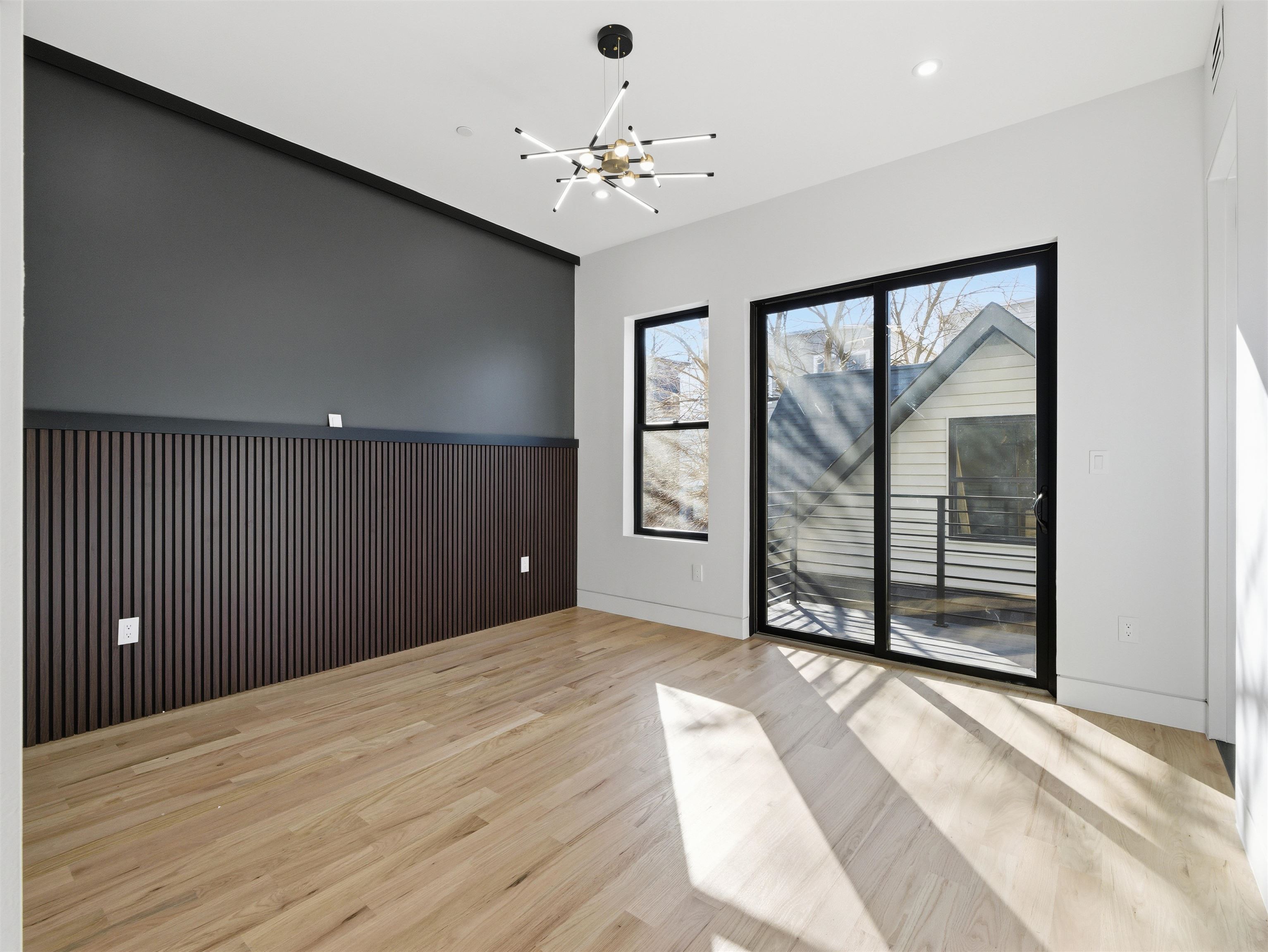 29 ARMSTRONG AVE Unit: 2L