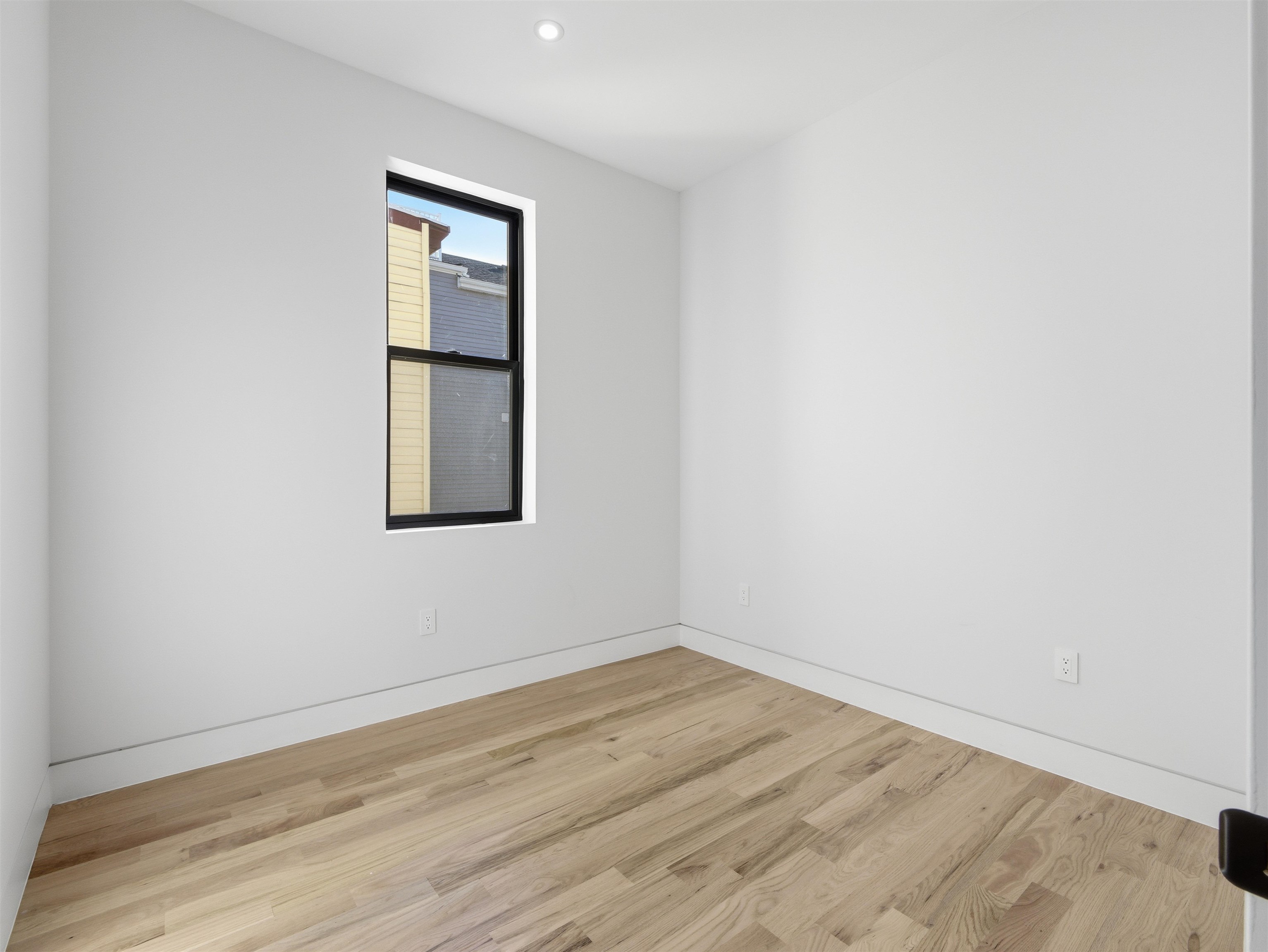 29 ARMSTRONG AVE Unit: 2L