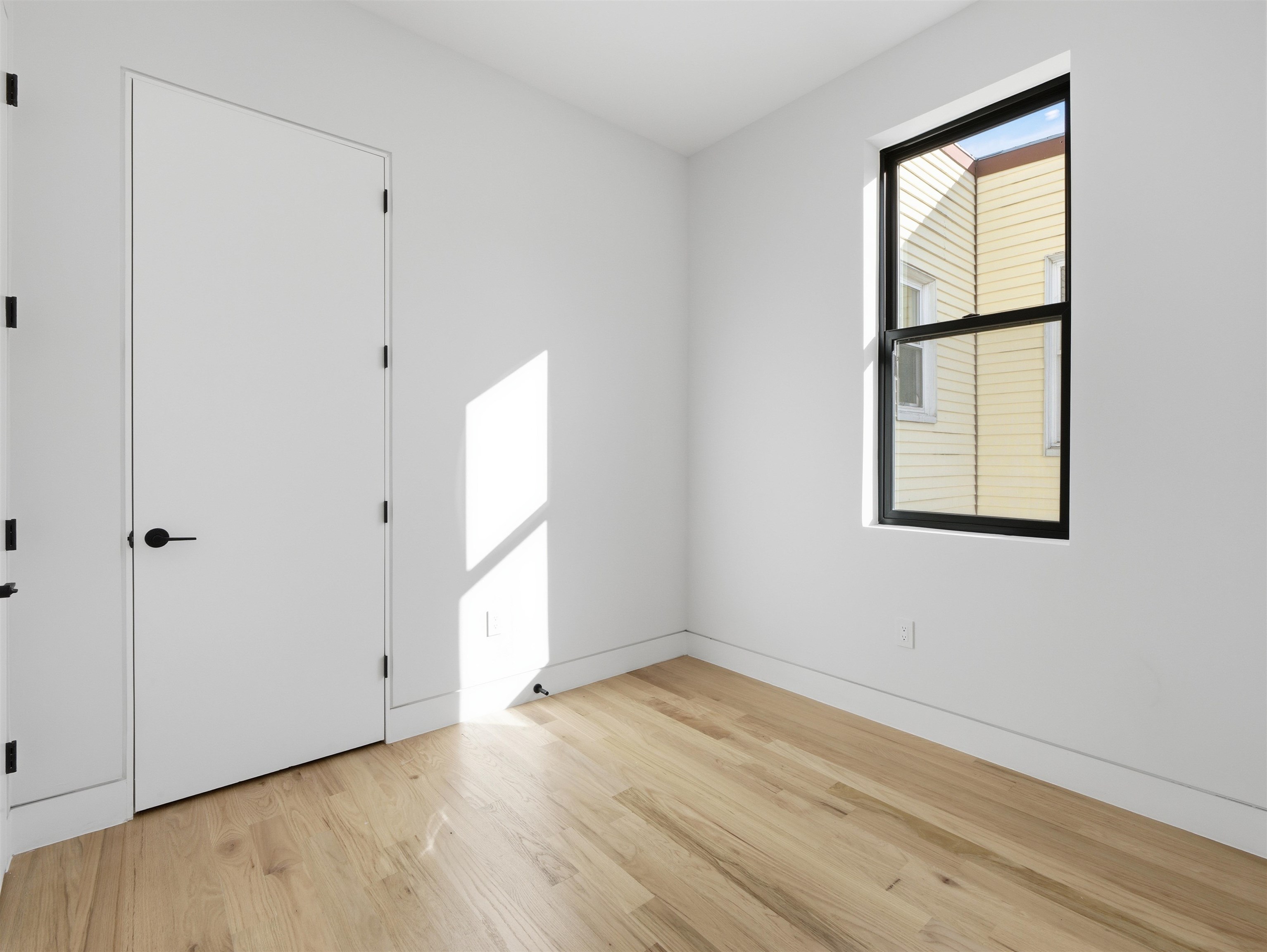 29 ARMSTRONG AVE Unit: 2L