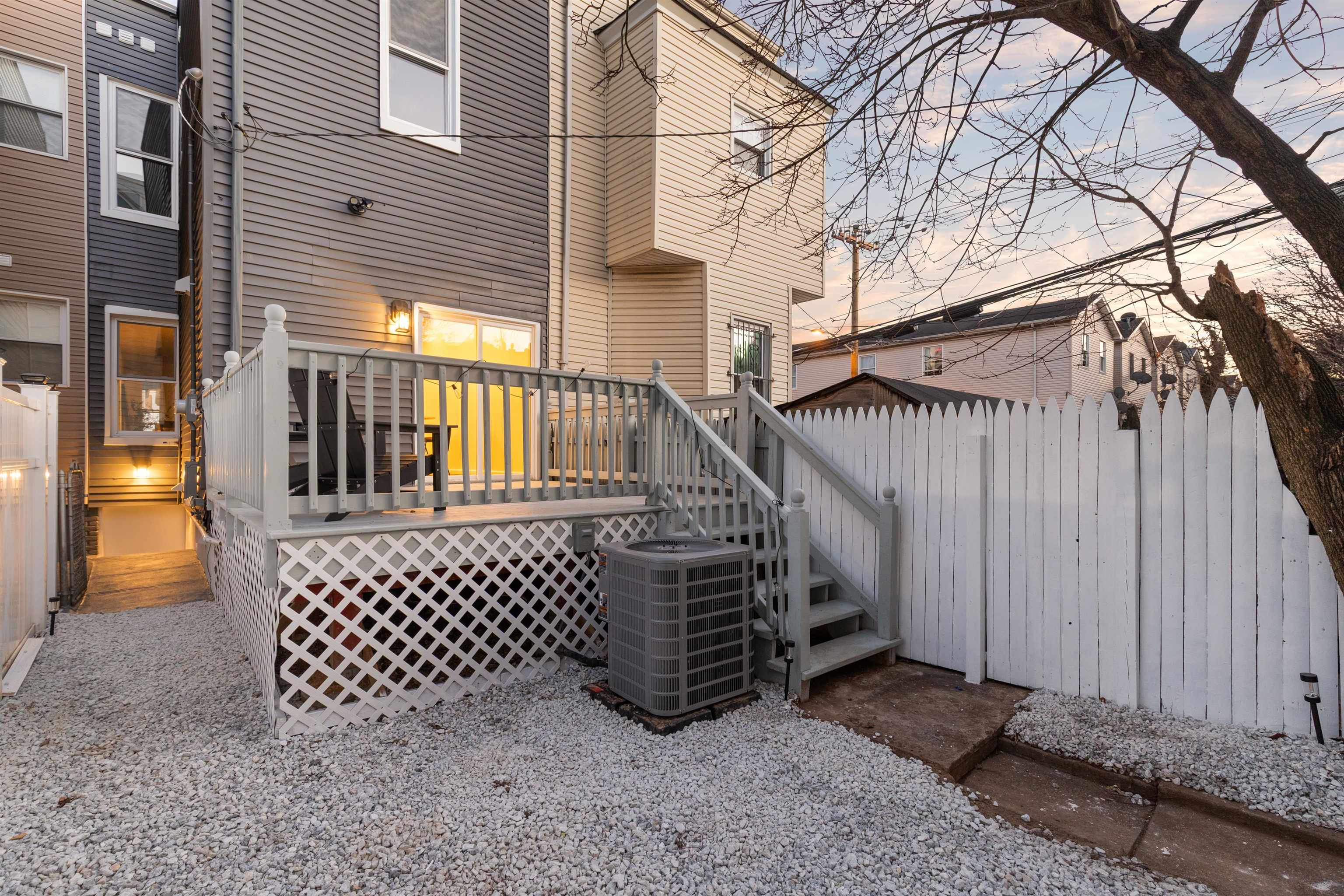 155 1/2 ARLINGTON AVE