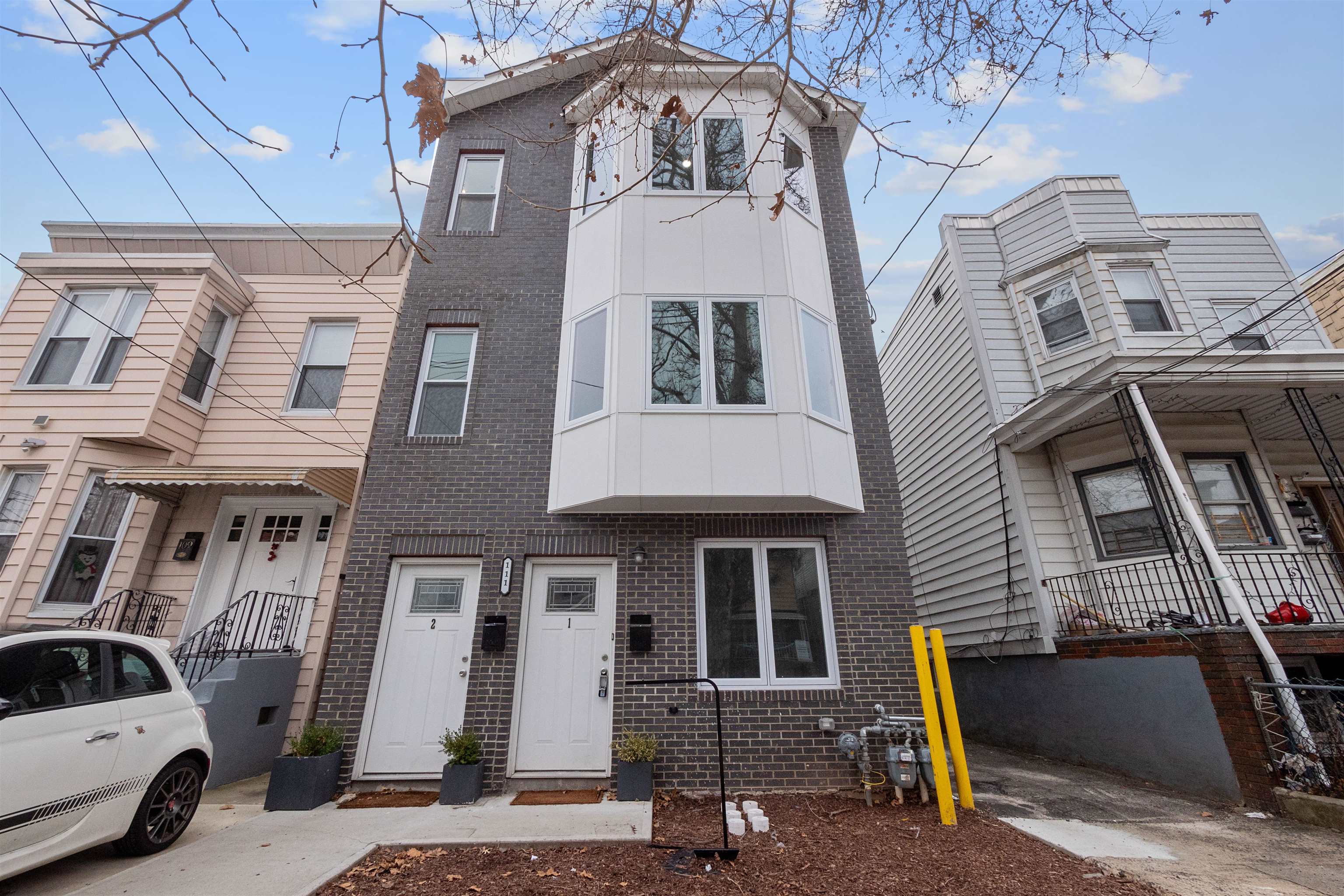 111 CHARLES ST Unit: 2