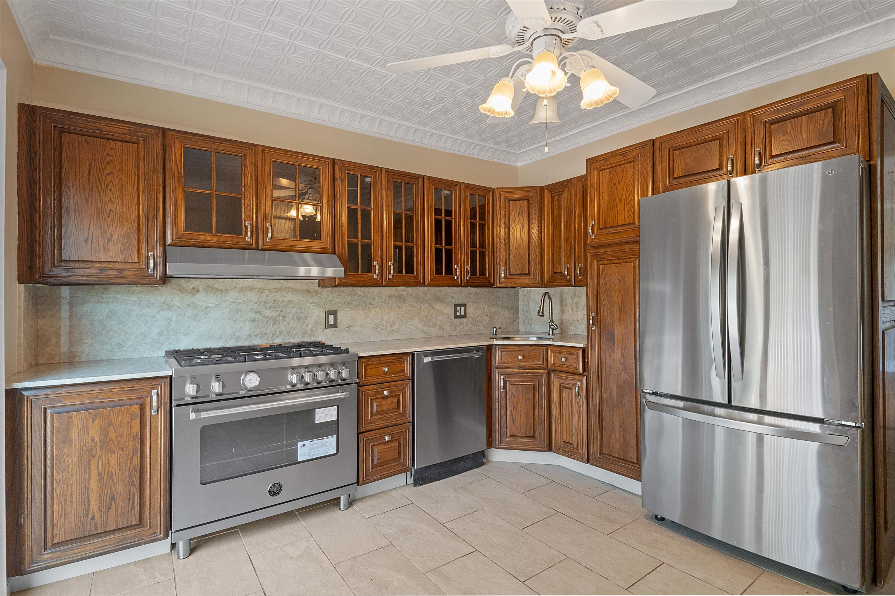 204 BEACON AVE Unit: 2