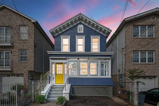 114 OAK ST