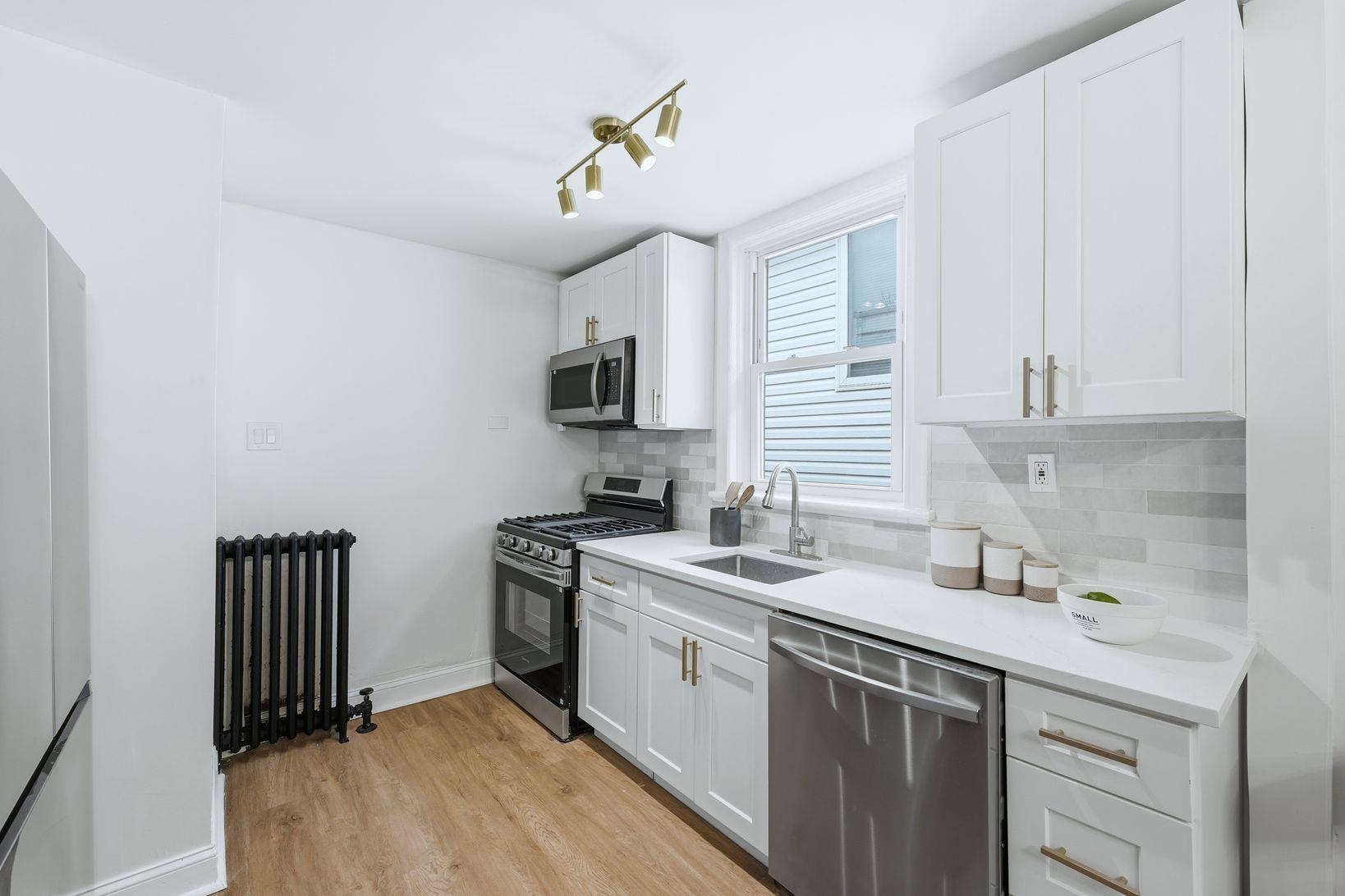 114 OAK ST