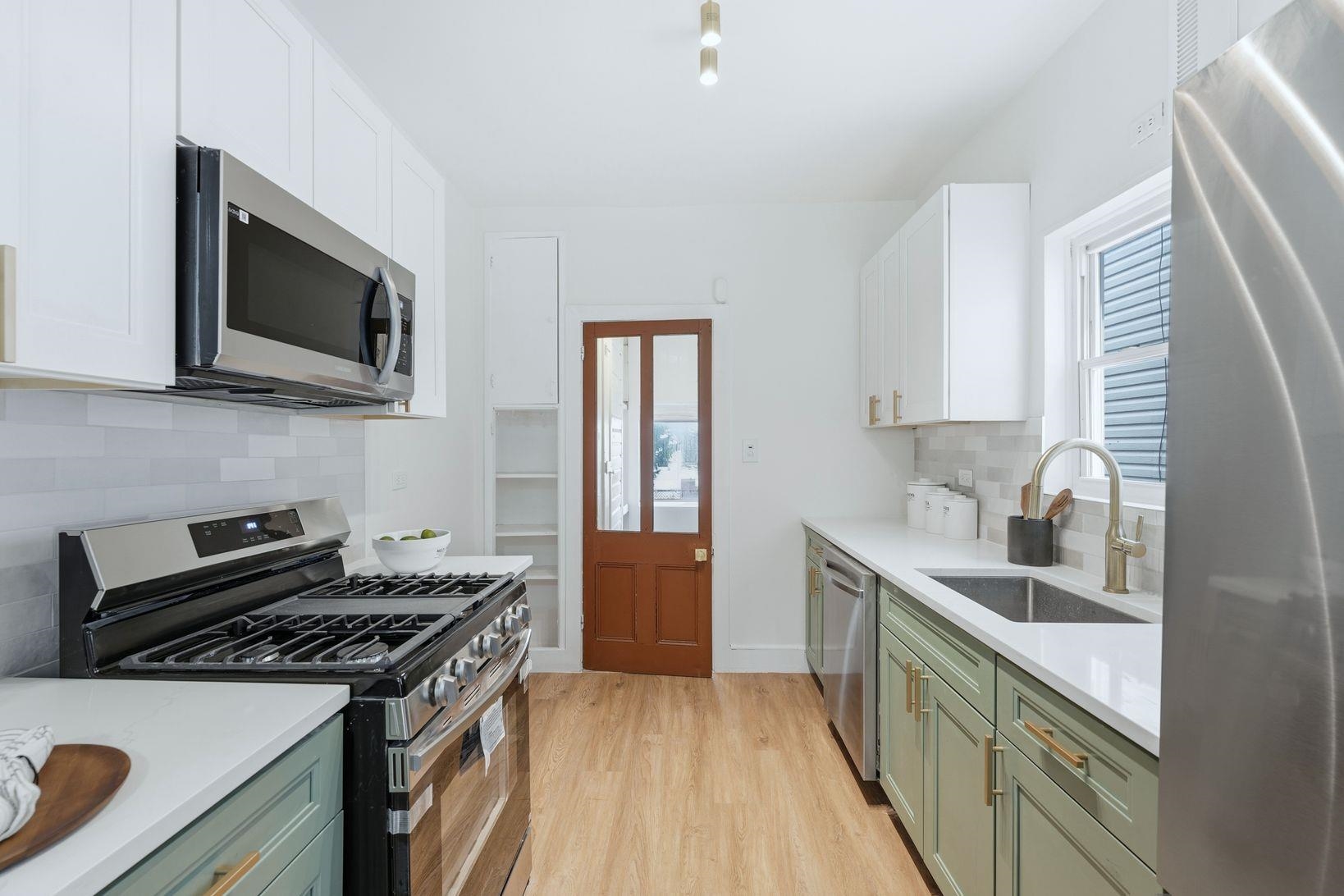 114 OAK ST