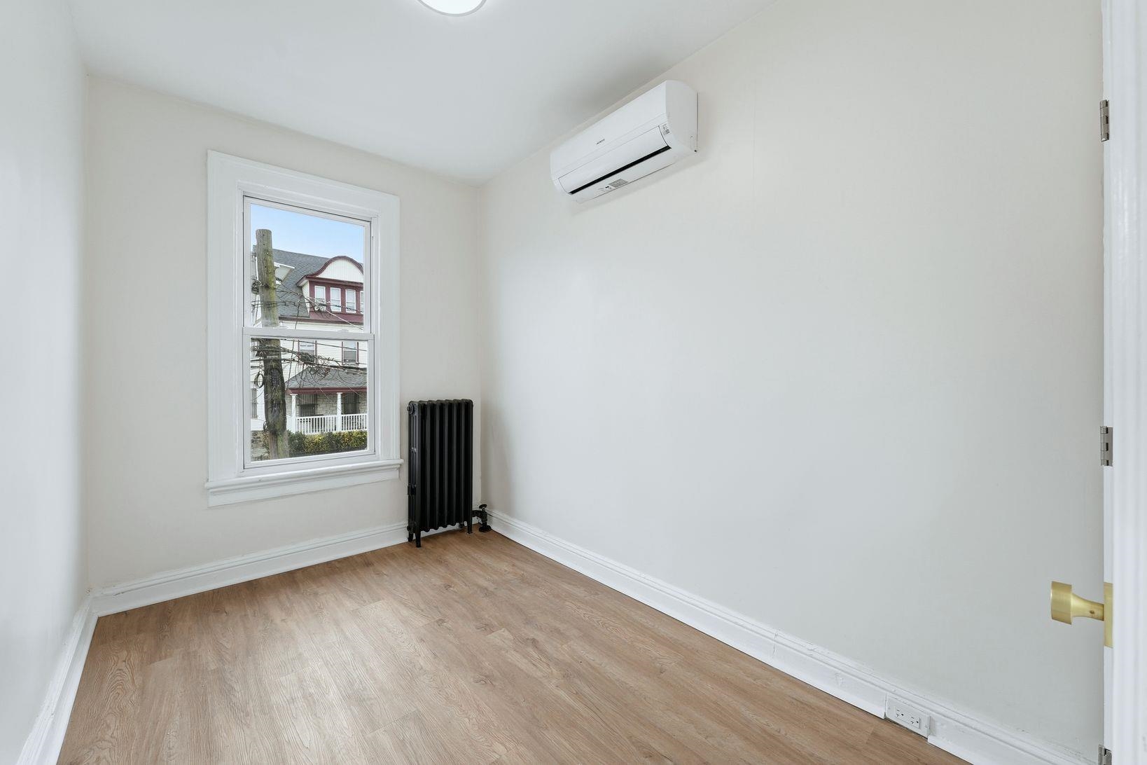 114 OAK ST