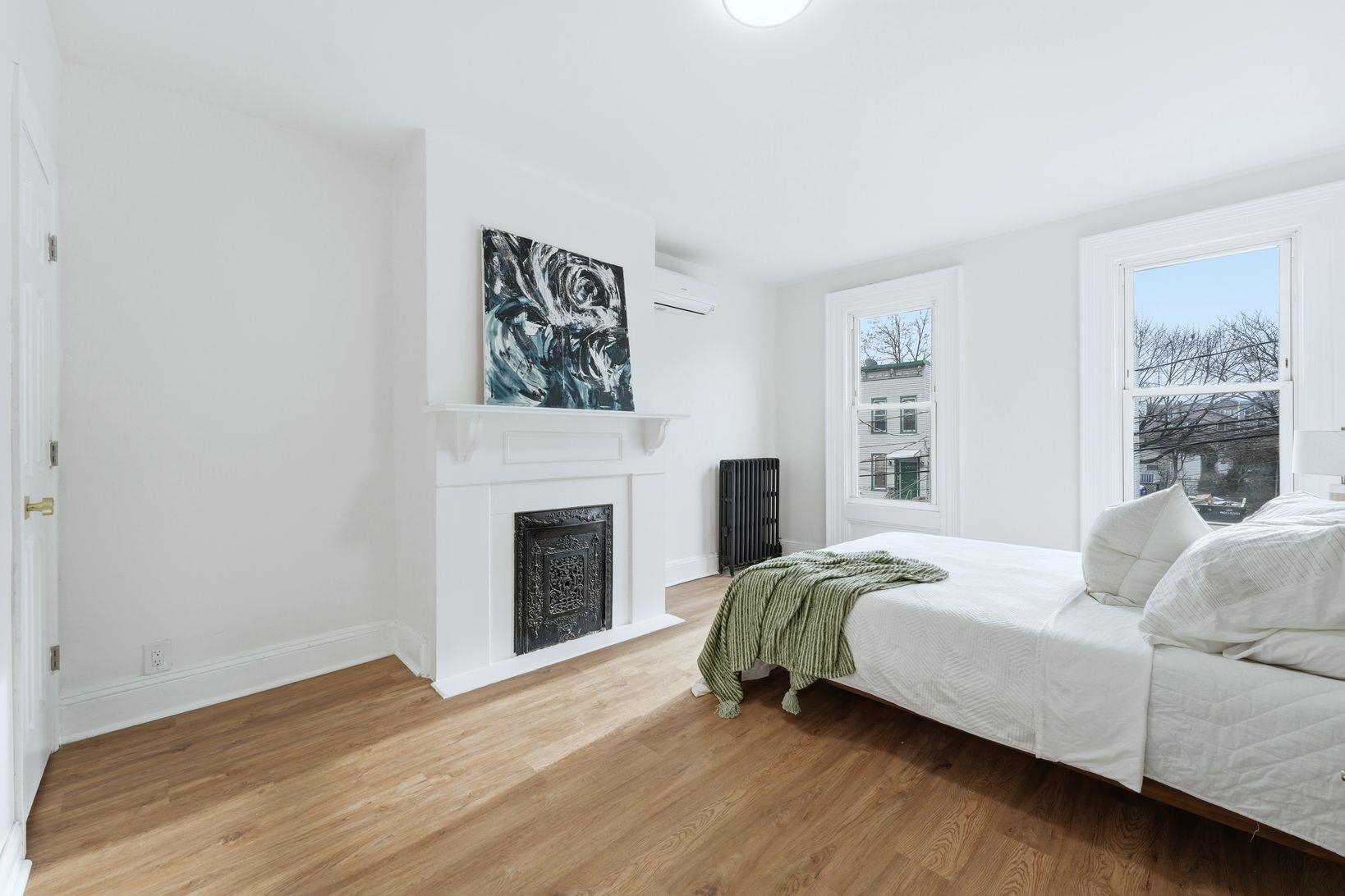 114 OAK ST