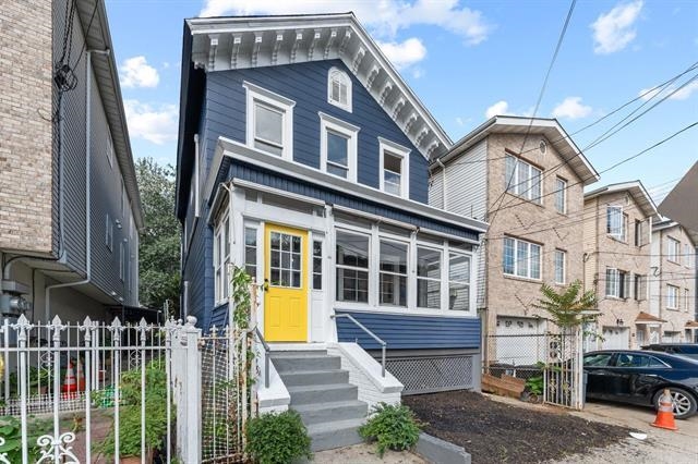 114 OAK ST