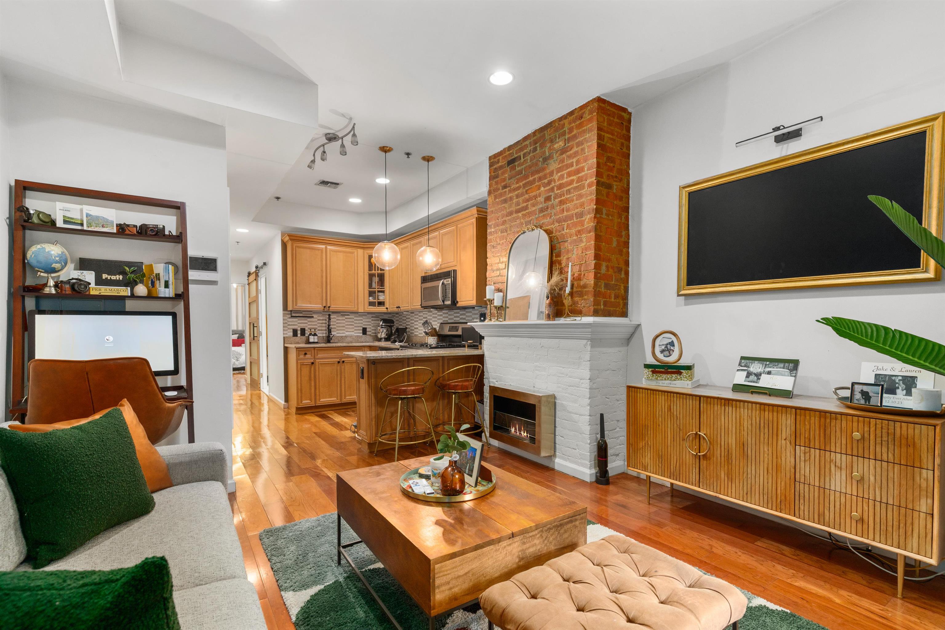 447 PAVONIA AVE Unit: 1L