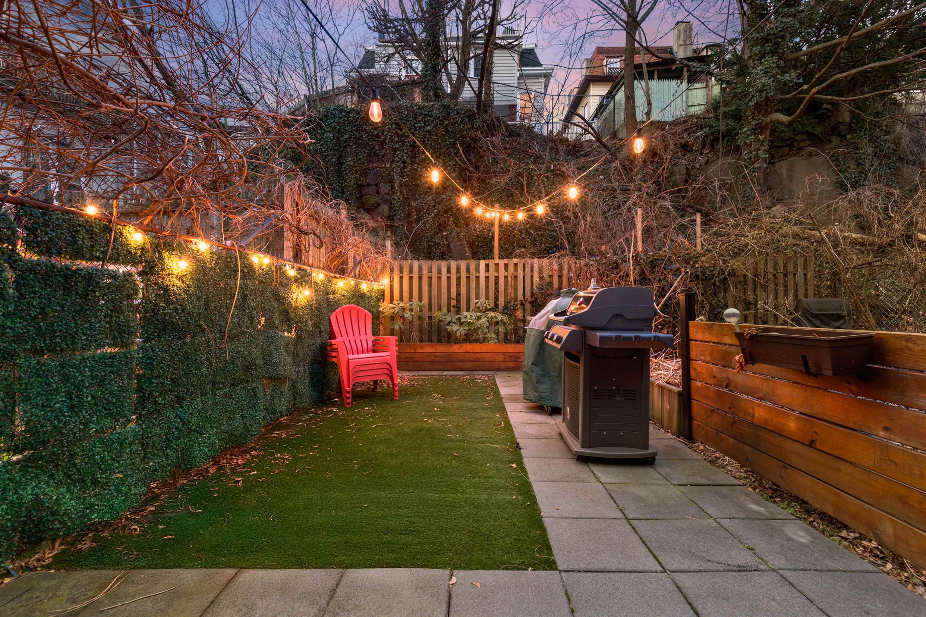 447 PAVONIA AVE Unit: 1L