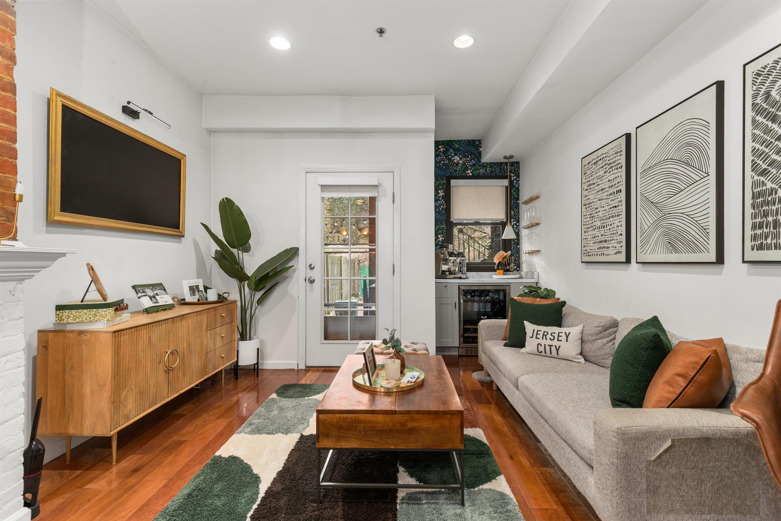 447 PAVONIA AVE Unit: 1L